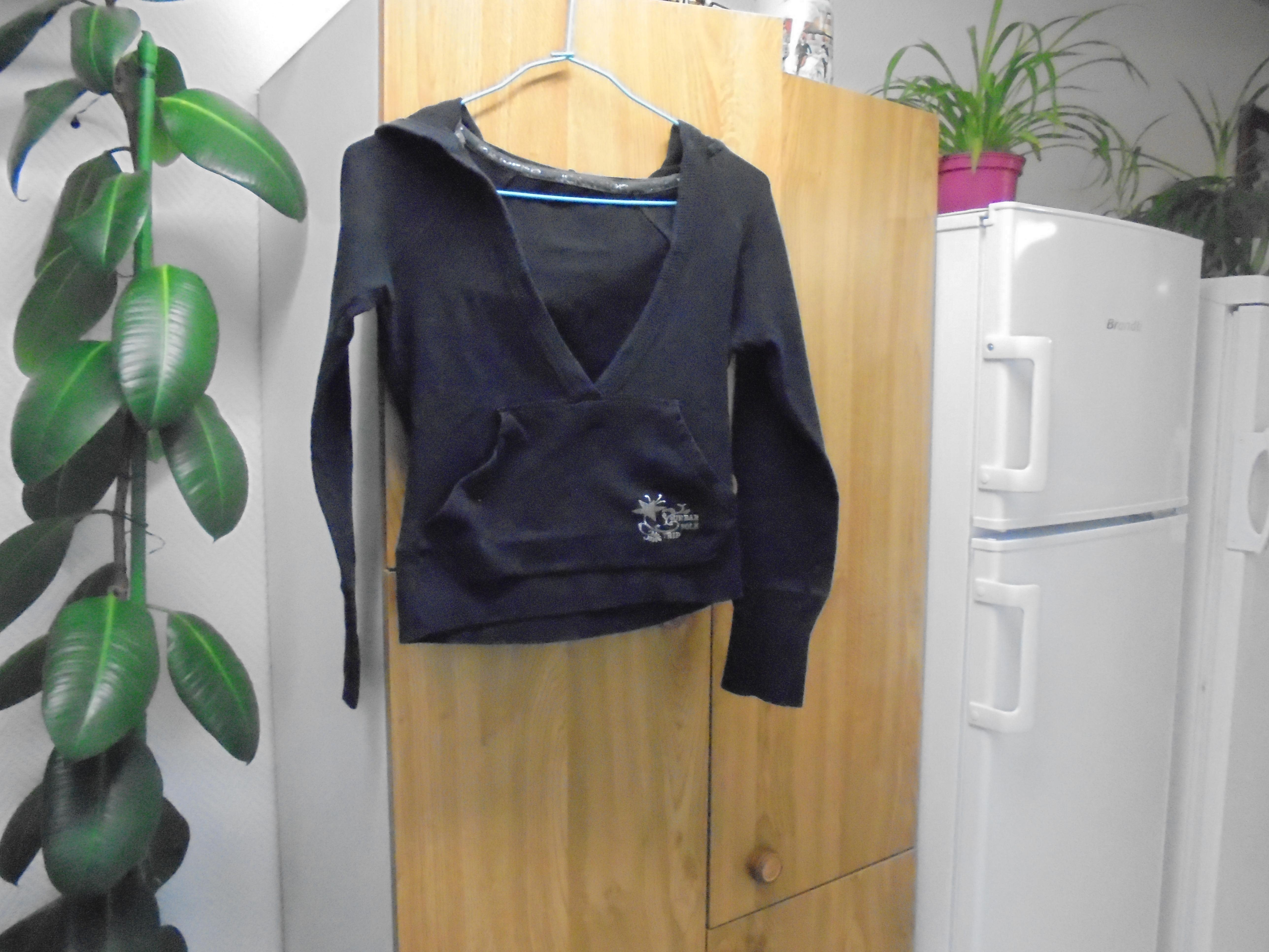 troc de troc sweat noir decolleté en v poche kangourou taille s - 6 noise image 0