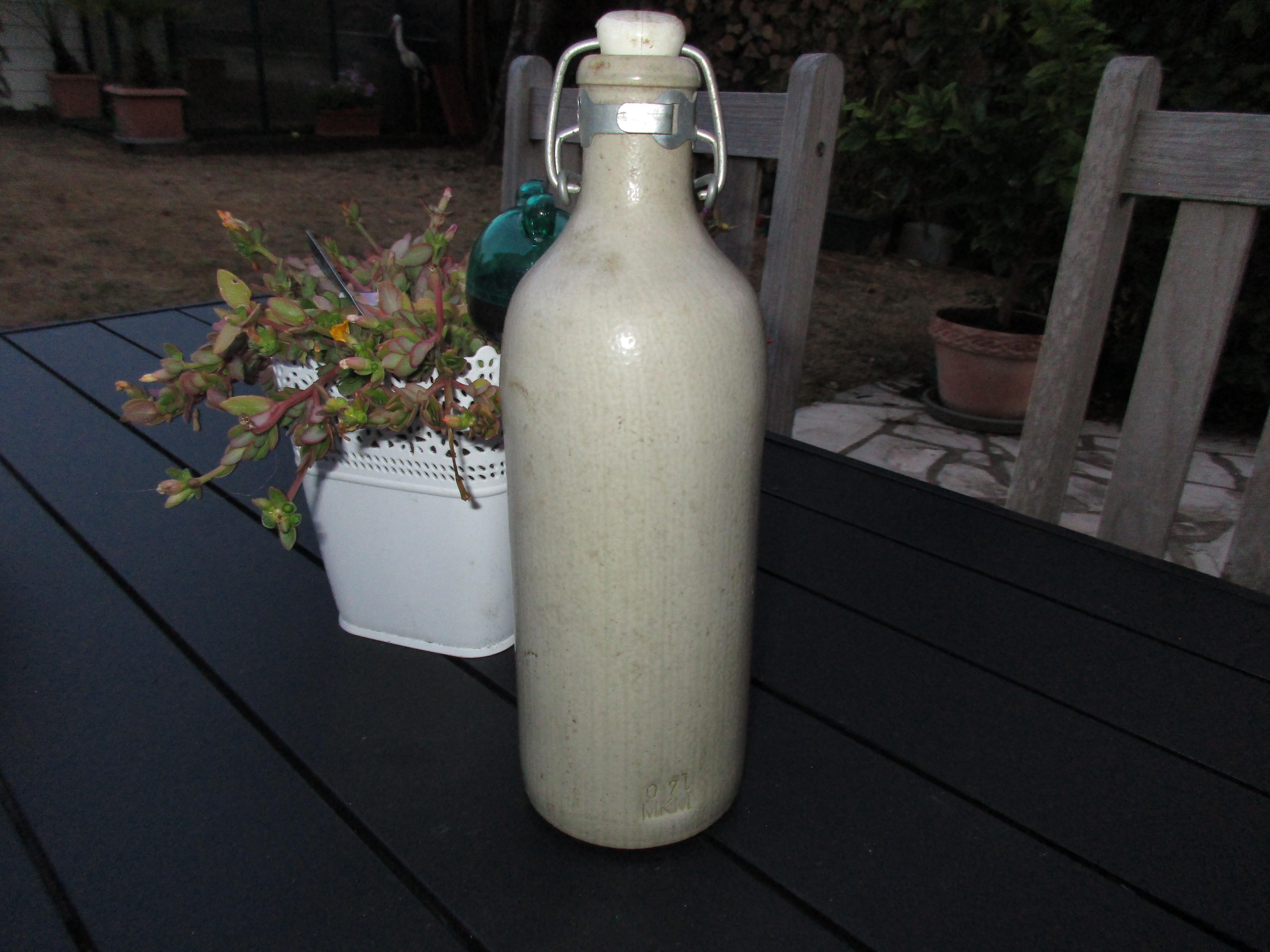 troc de troc bouteille en grés vintage image 1