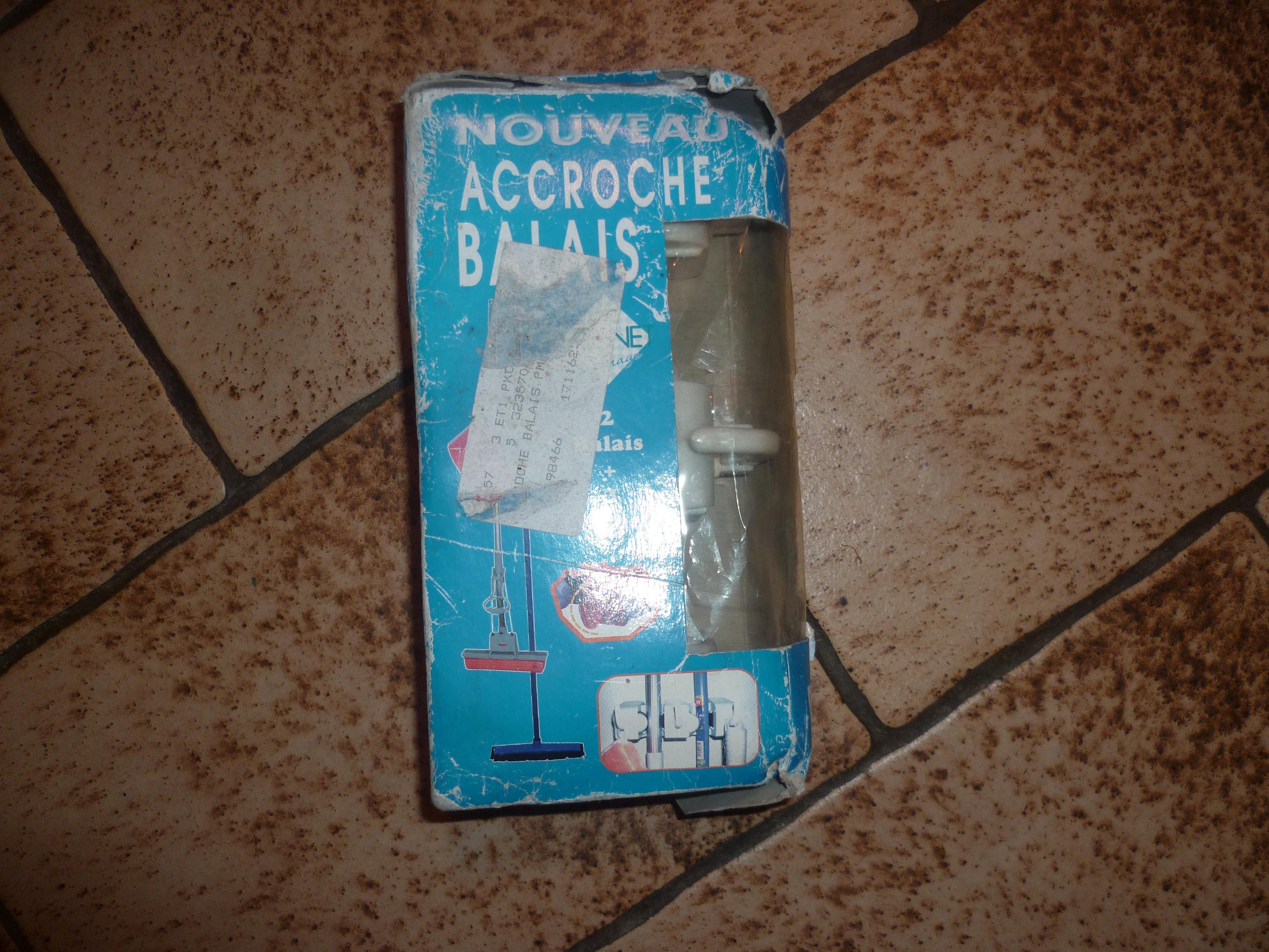 troc de troc accroche-balais image 0
