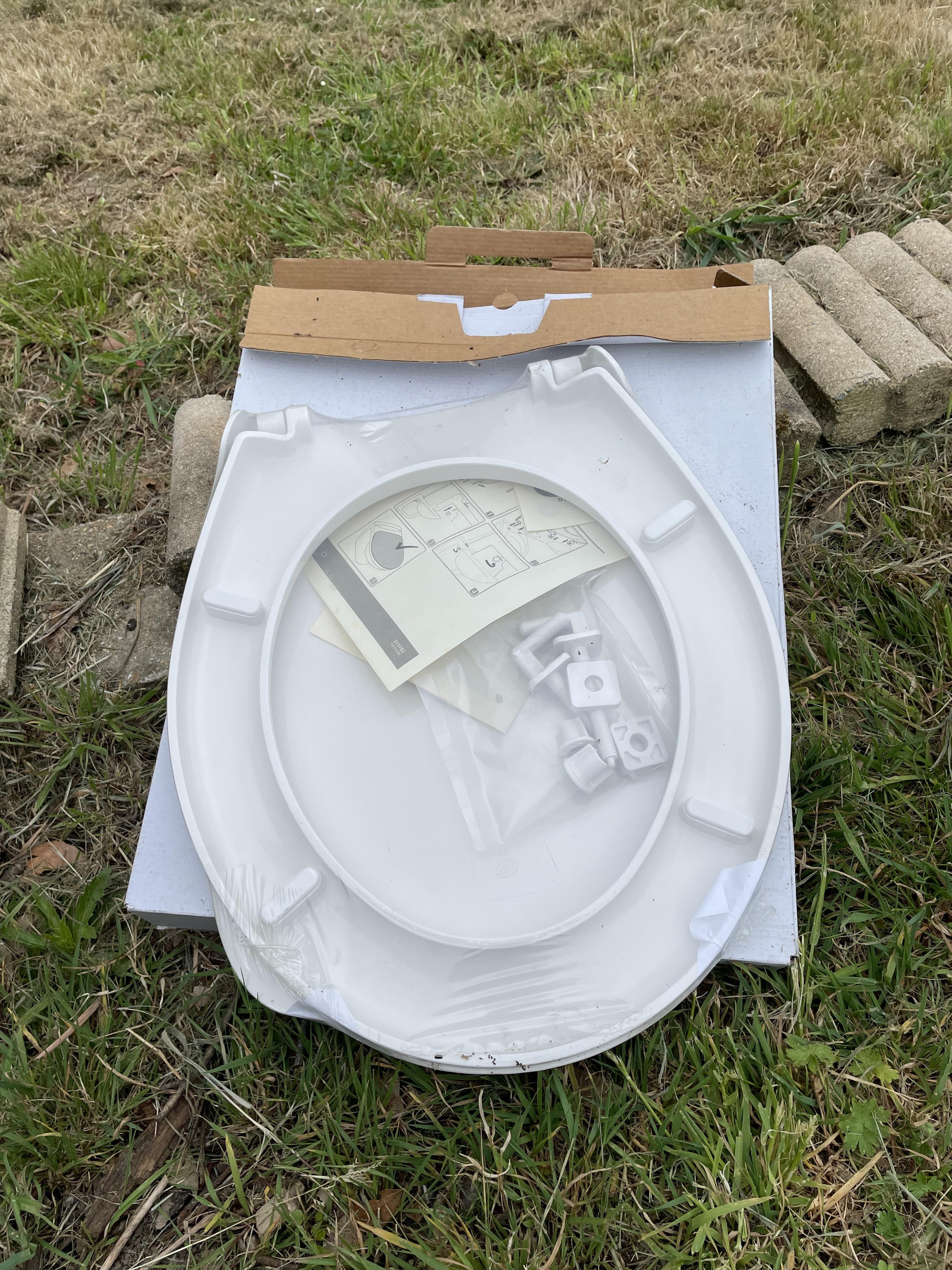 troc de troc abattant wc / réservé image 1