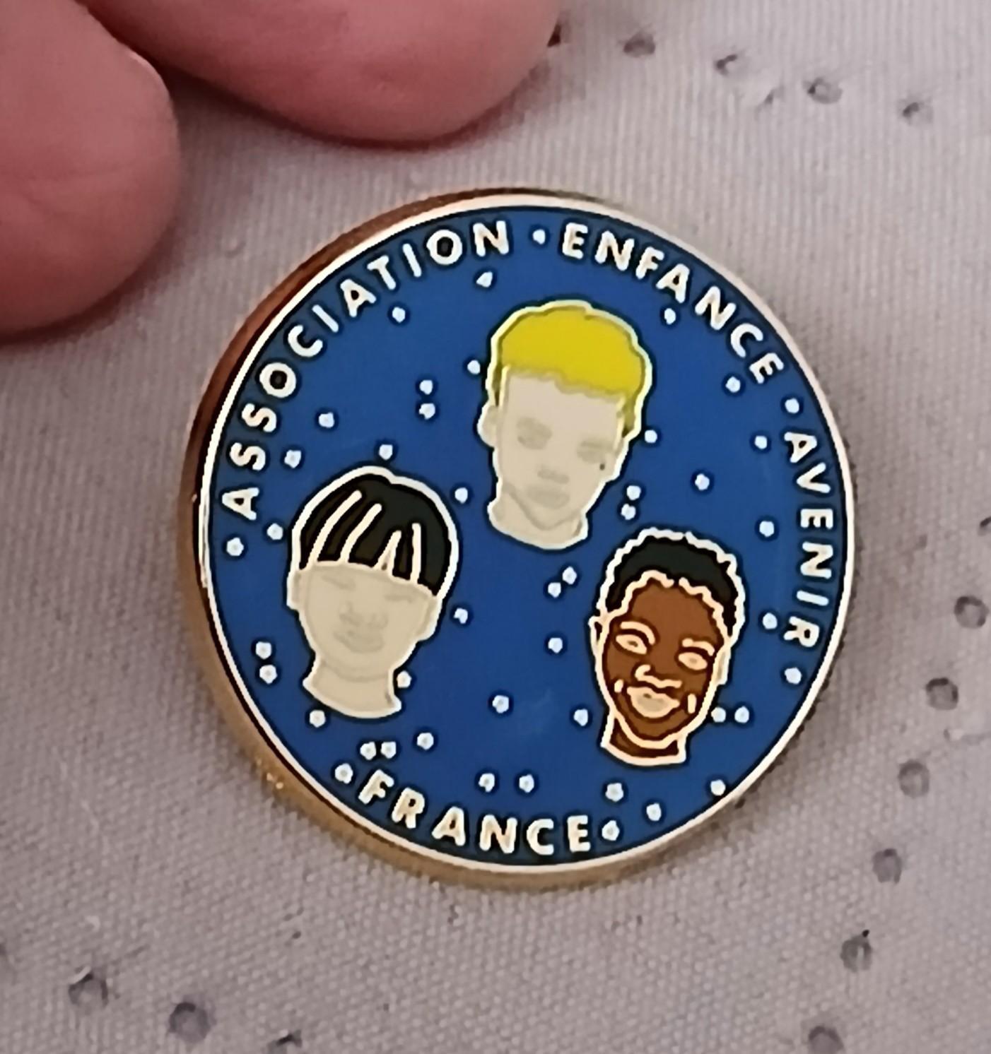 troc de troc reserver stéphanie un pins image 1