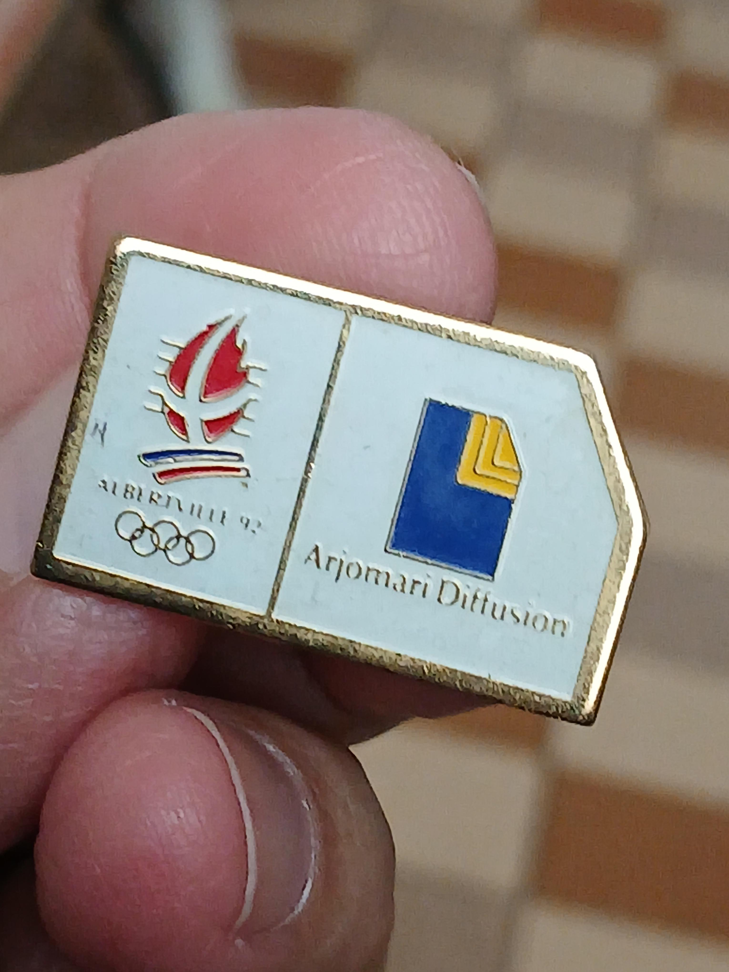 troc de troc reserver sophie  un pins image 0