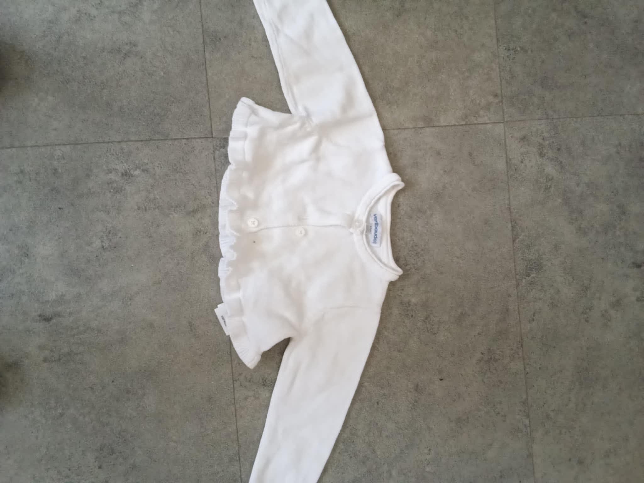 troc de troc petit gilet blanc court 6 mois  marque vert baudet image 1