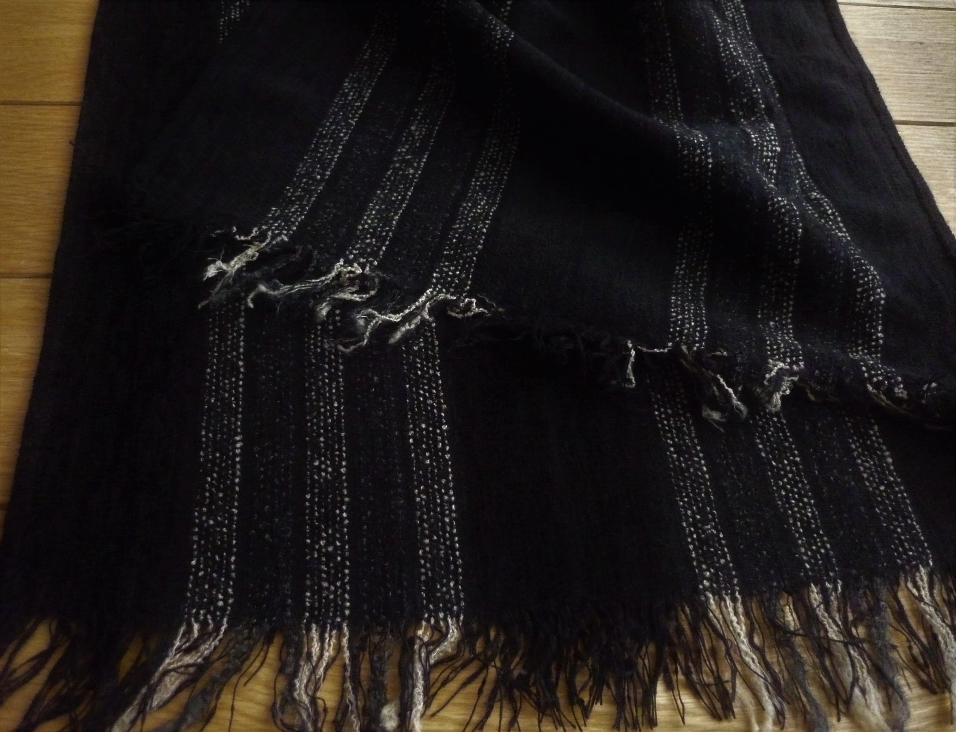 troc de troc echarpe noire et grise, en laine et synthétique. image 2
