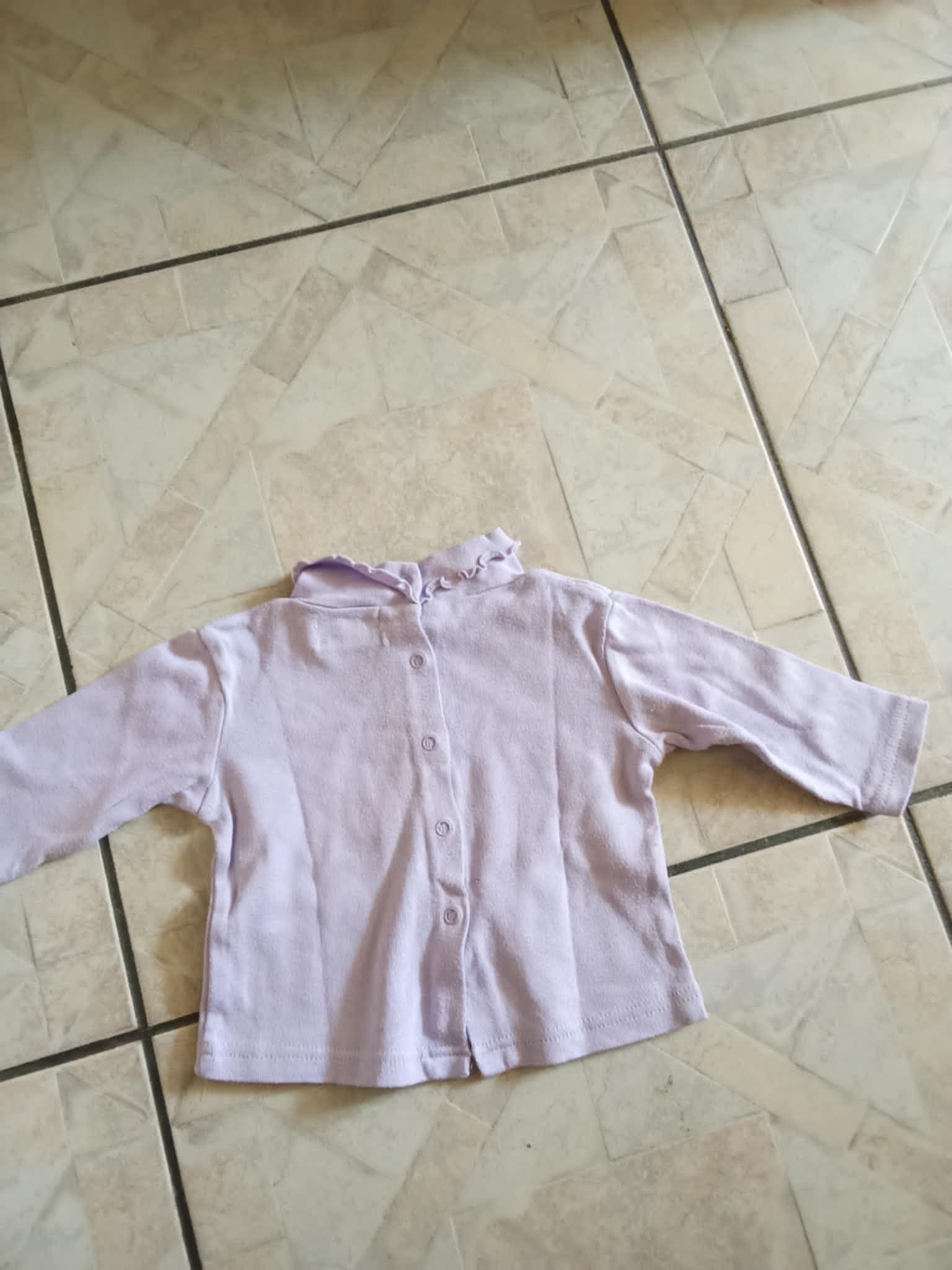 troc de troc joli haut mauve attaché derriere marque baby 6 mois image 1