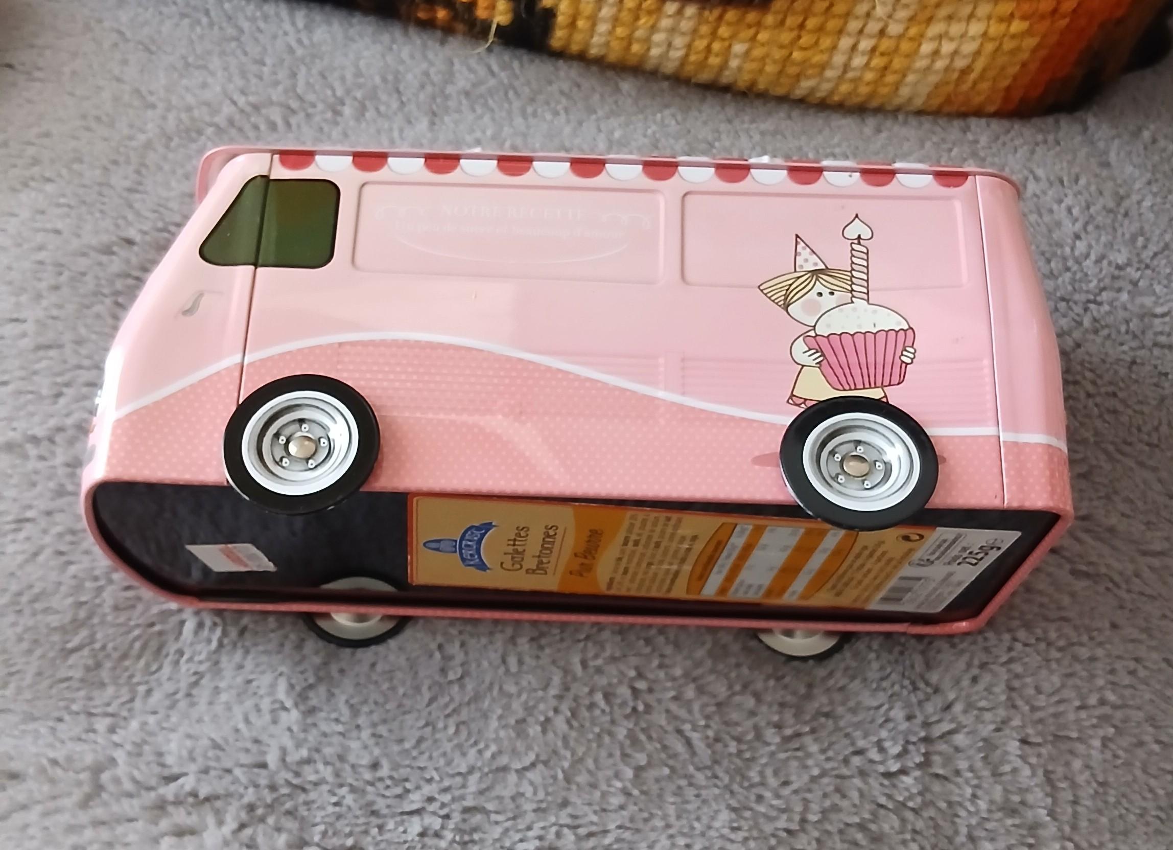 troc de troc reserver fidji  une boîte en fer image 1