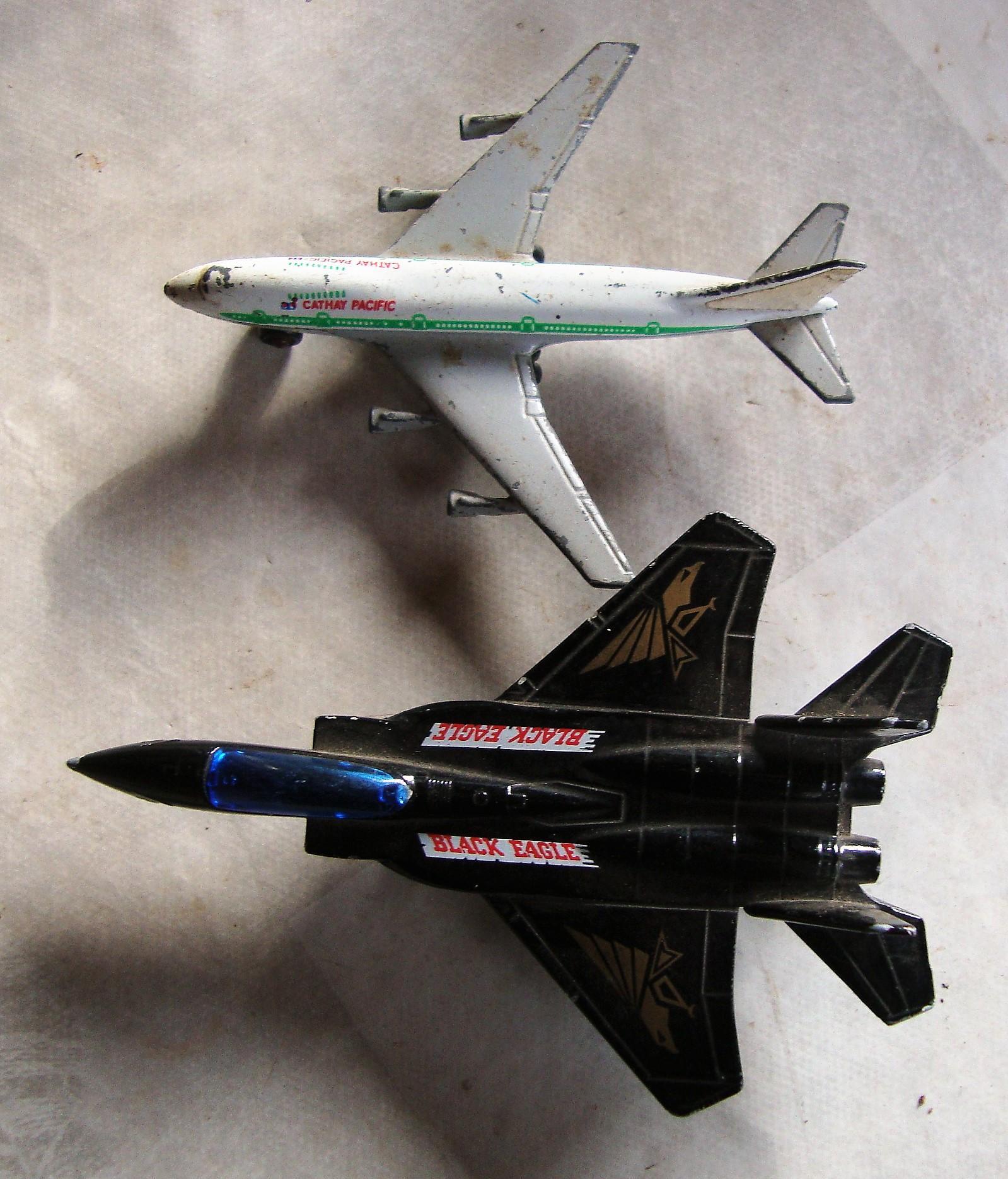 troc de troc 2 modèles réduits avions en metal image 0