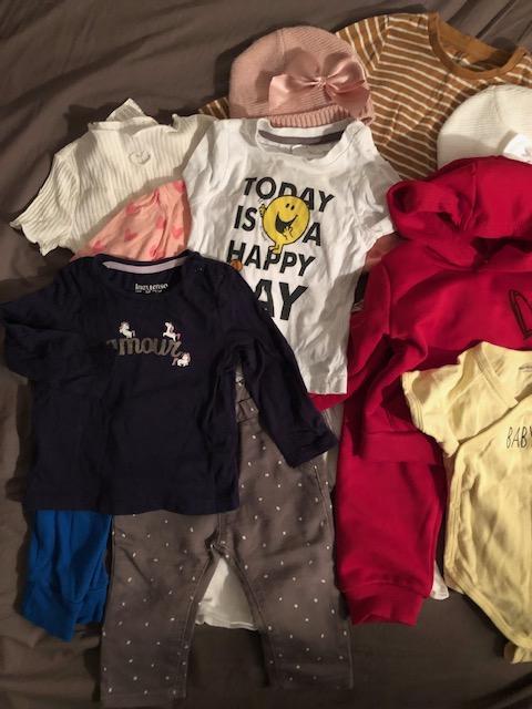 troc de troc lot vêtements sous-vêtements et autres taille 6 mois et + image 0