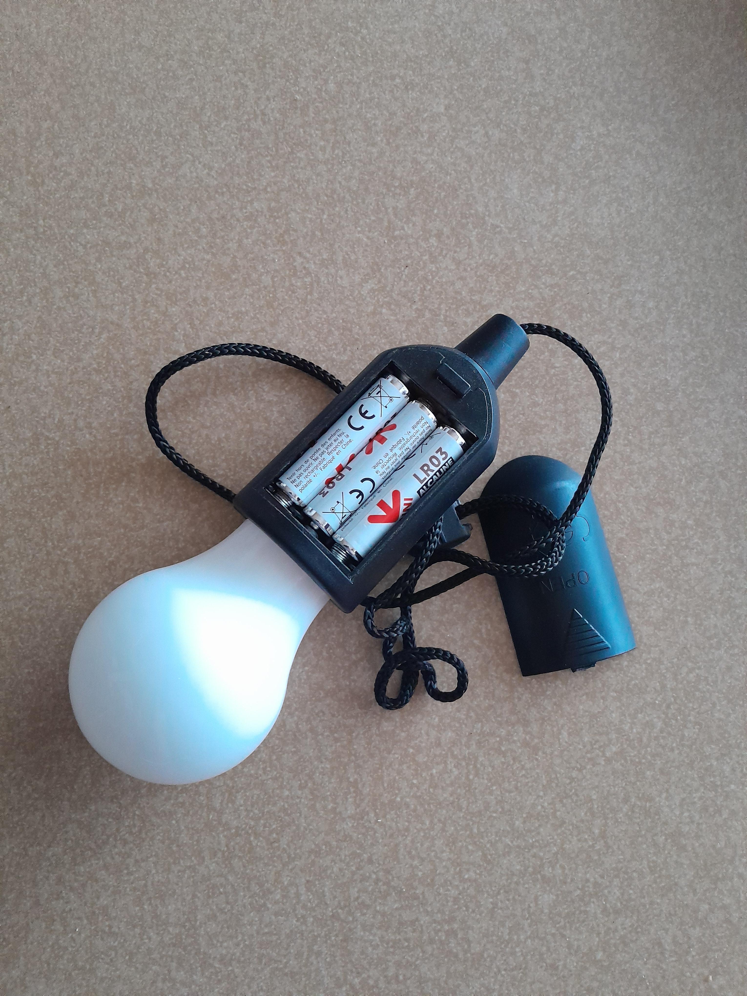 troc de troc lampe à suspendre avec 3 piles fournies image 2