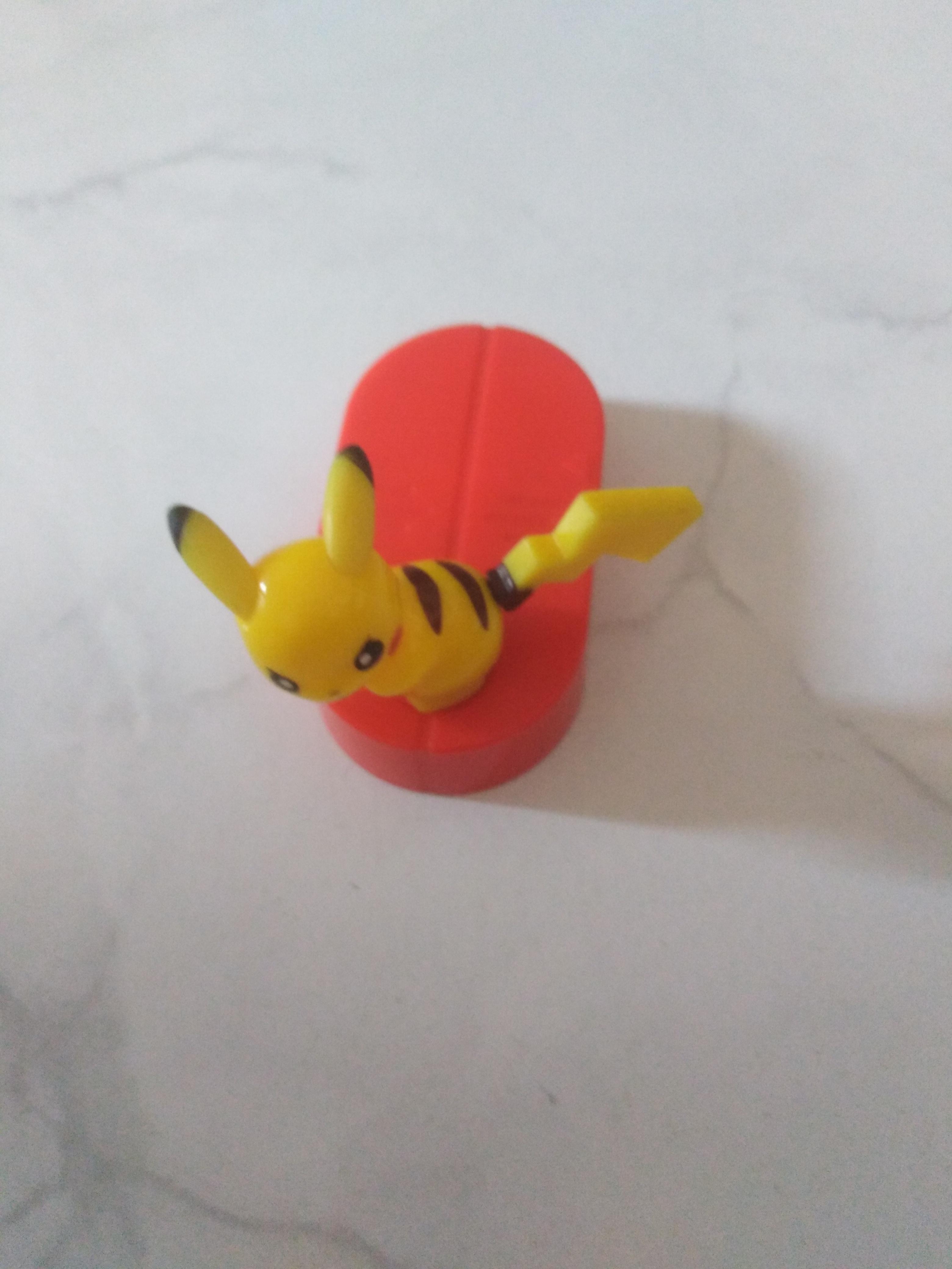 troc de troc petit jouet pikatchou pokémon en état de marche image 0