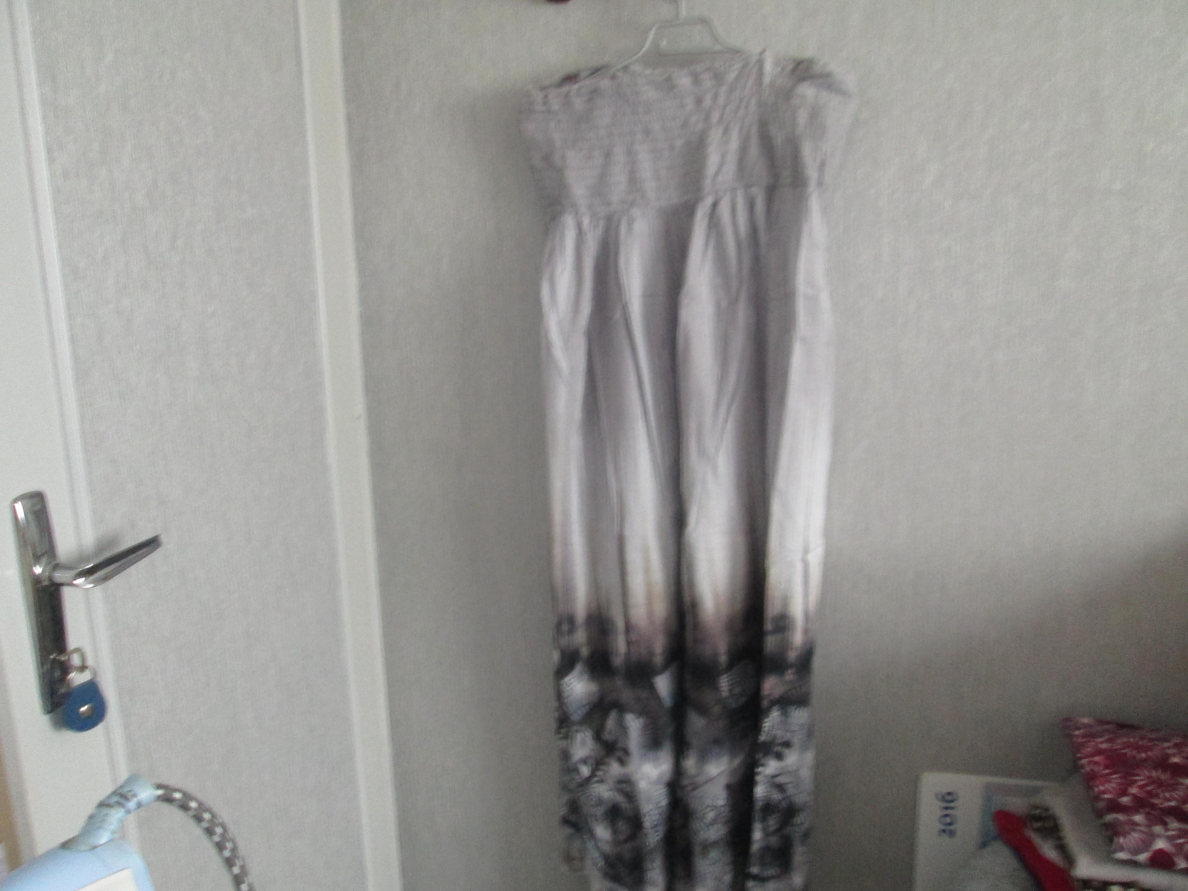 troc de troc robe sans bretelle taille 46 très longue toumai 10 noisettes image 0