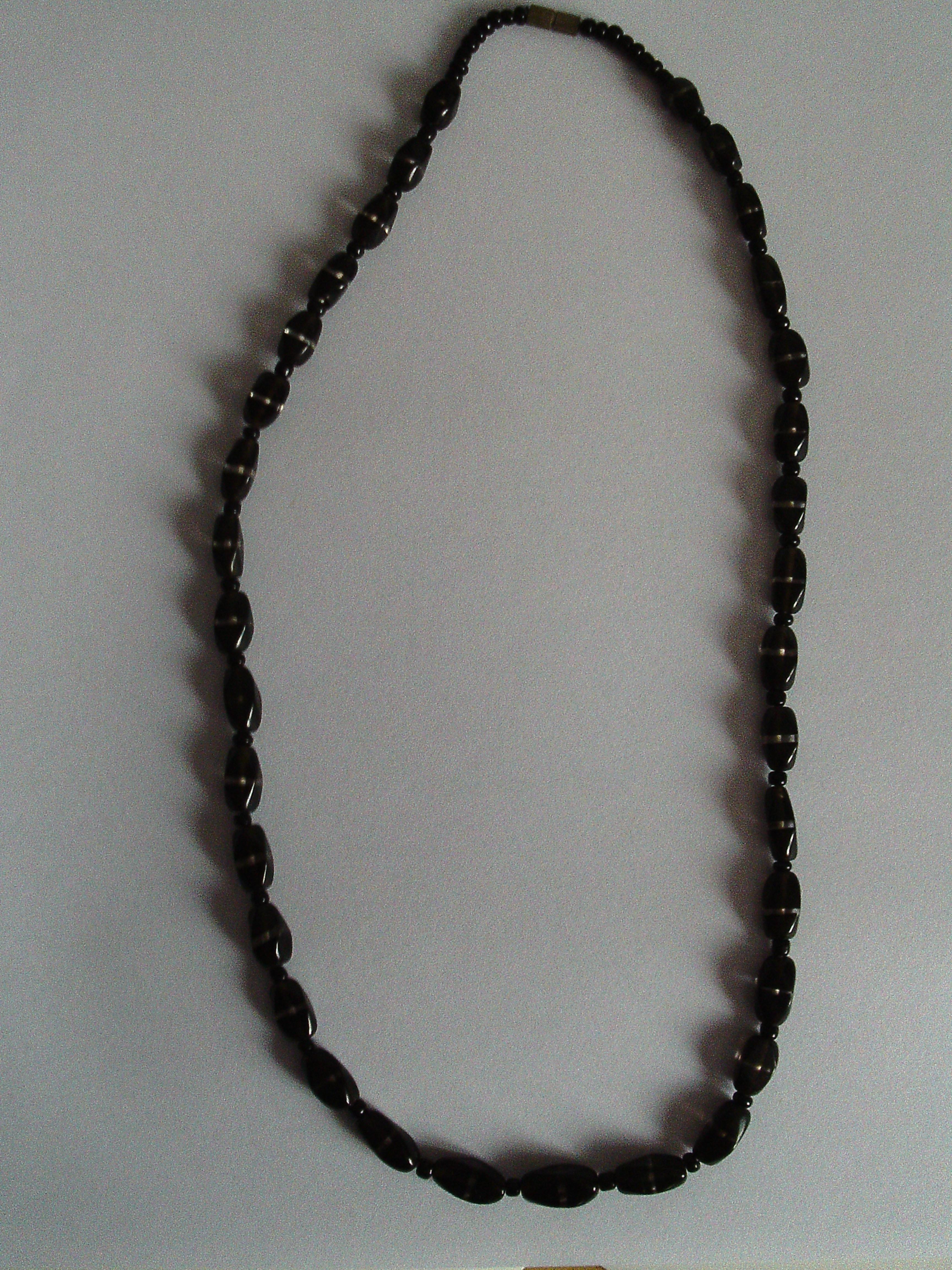 troc de troc collier noir et transparent. image 0