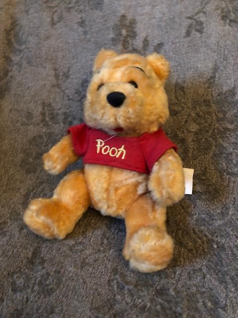 troc de troc peluche winnie l'ourson 12cm assis approx. image 0