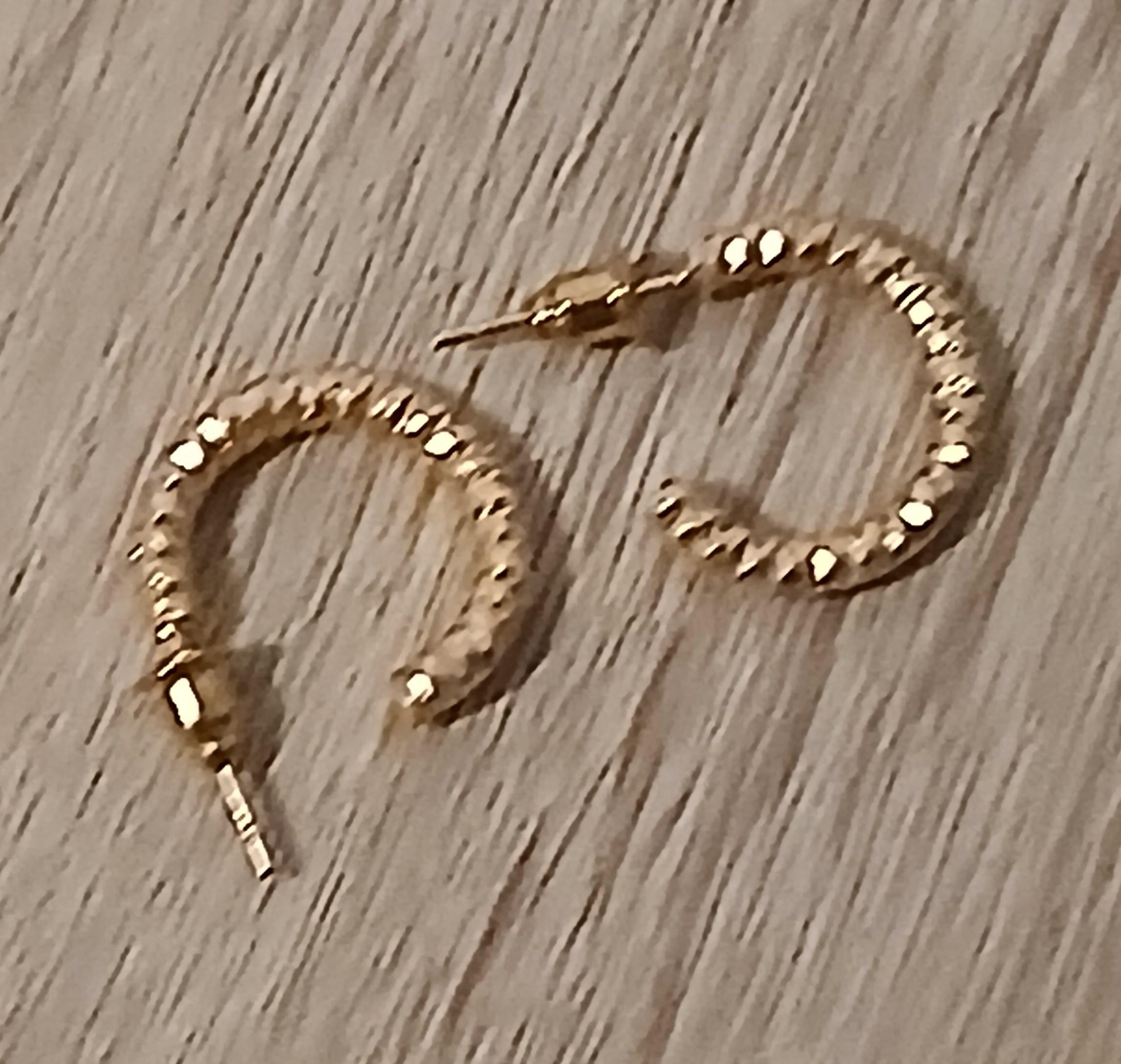 troc de troc reserver troqueuse une paire de boucle d oreille image 0