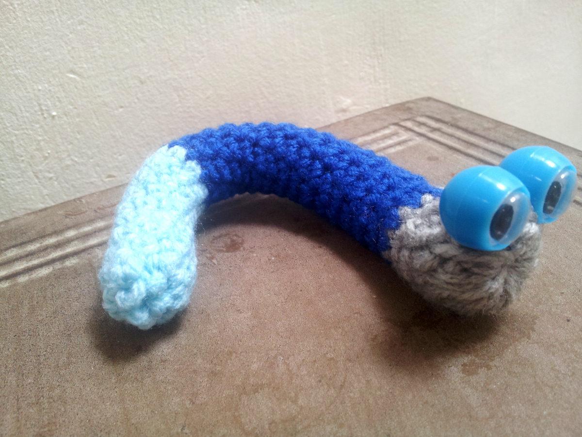 troc de troc petit ver au crochet fait main image 1