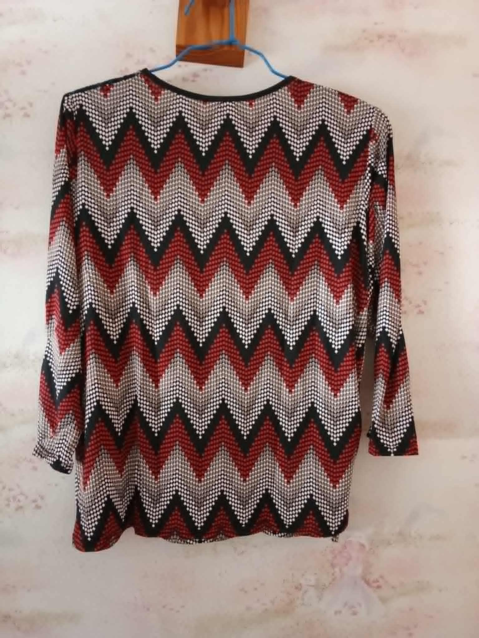 troc de troc haut noir blanc et rouge taille 44 très bon etat marque gloria image 1