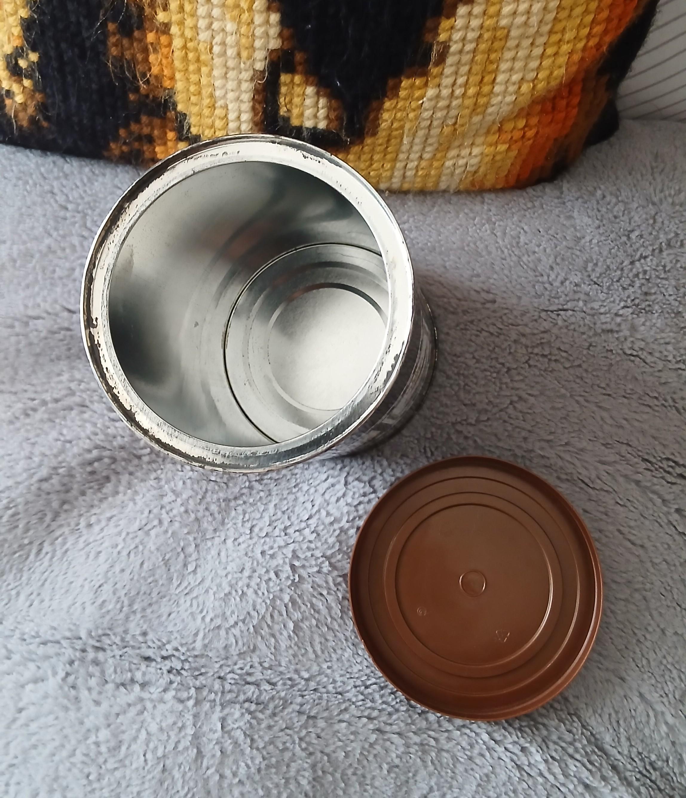 troc de troc une boîte en fer image 1