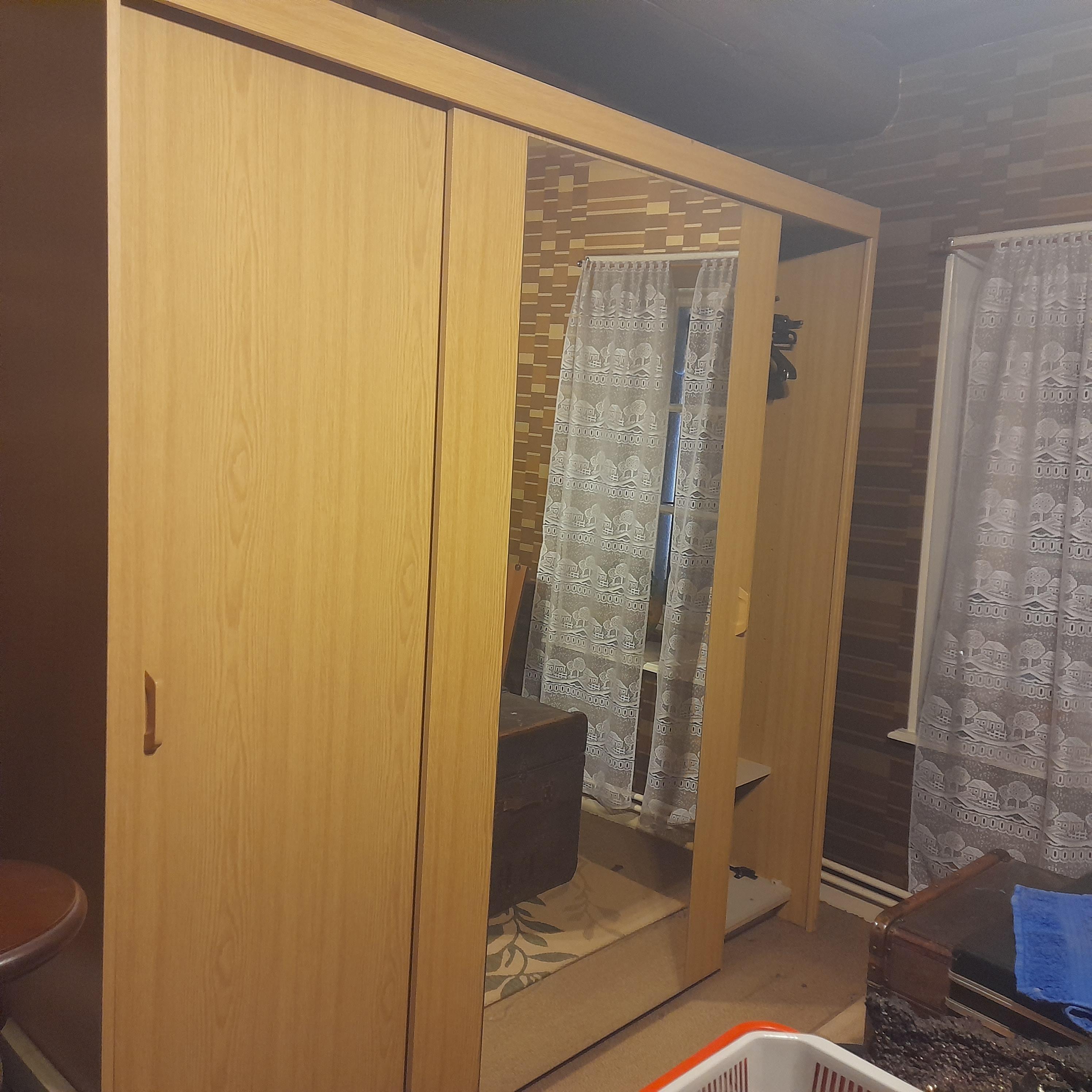 troc de troc armoire en aggloméré image 0