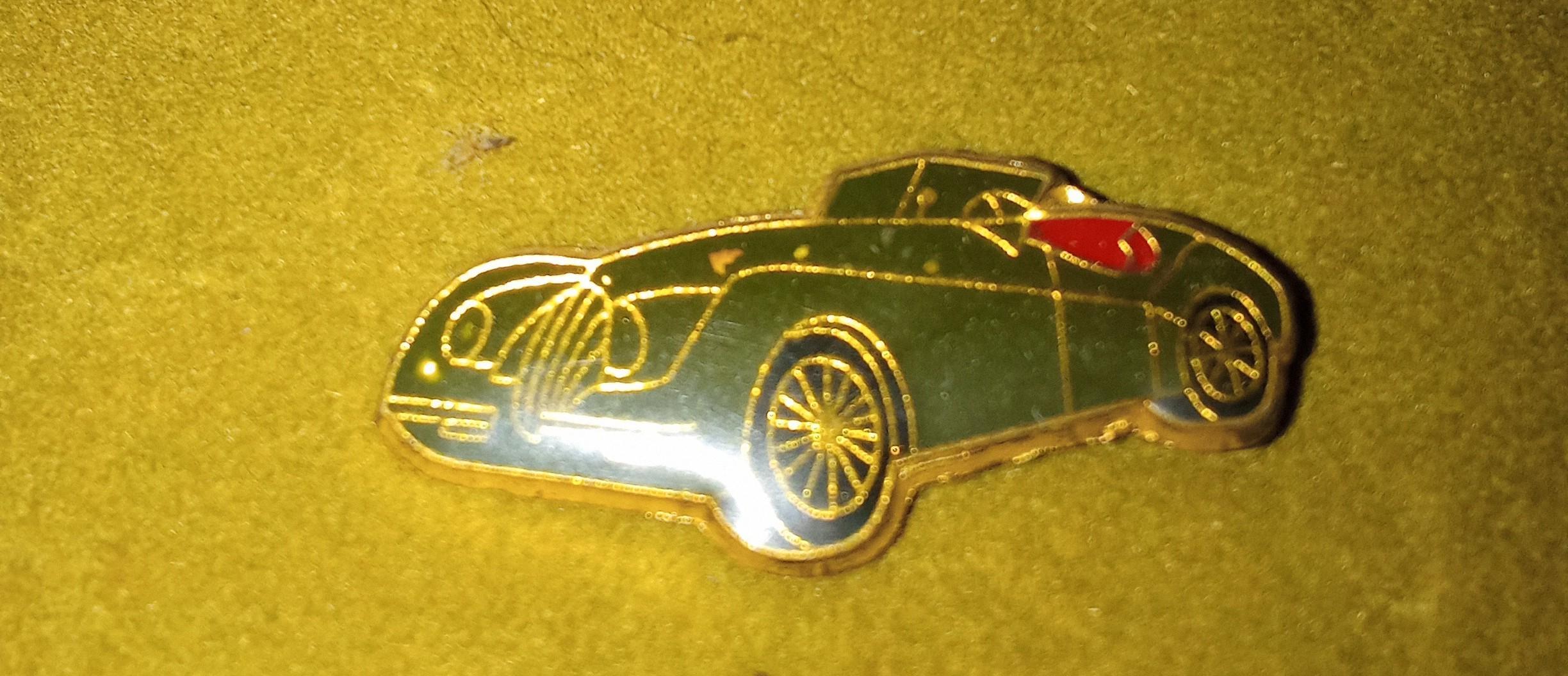 troc de troc pin's voiture avec attache image 0
