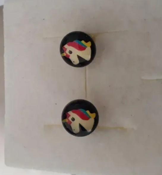 troc de troc boucles d'oreilles clou motif licorne image 0