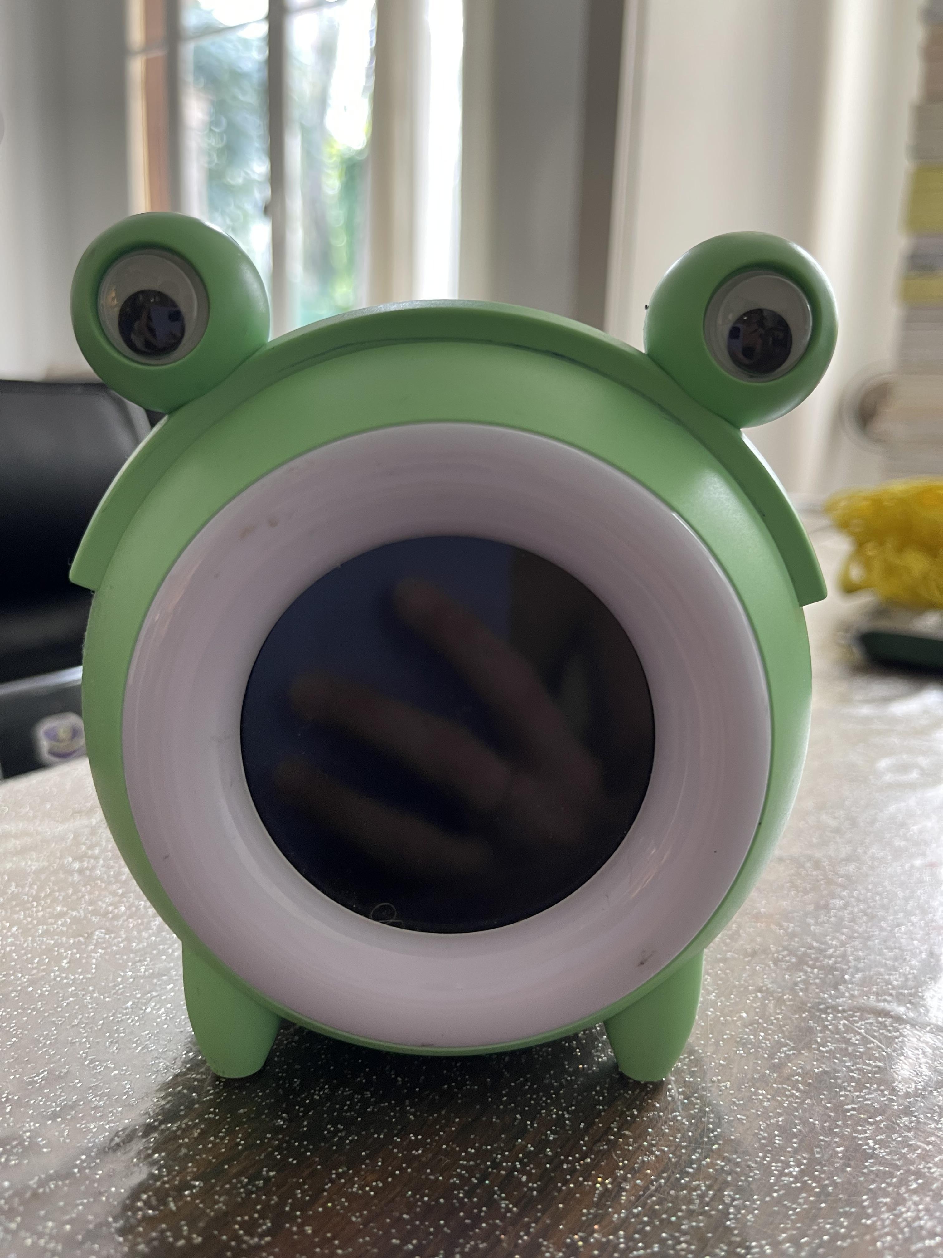 troc de troc réveil électrique grenouille vert à récupérer dans le 13è arr. image 0