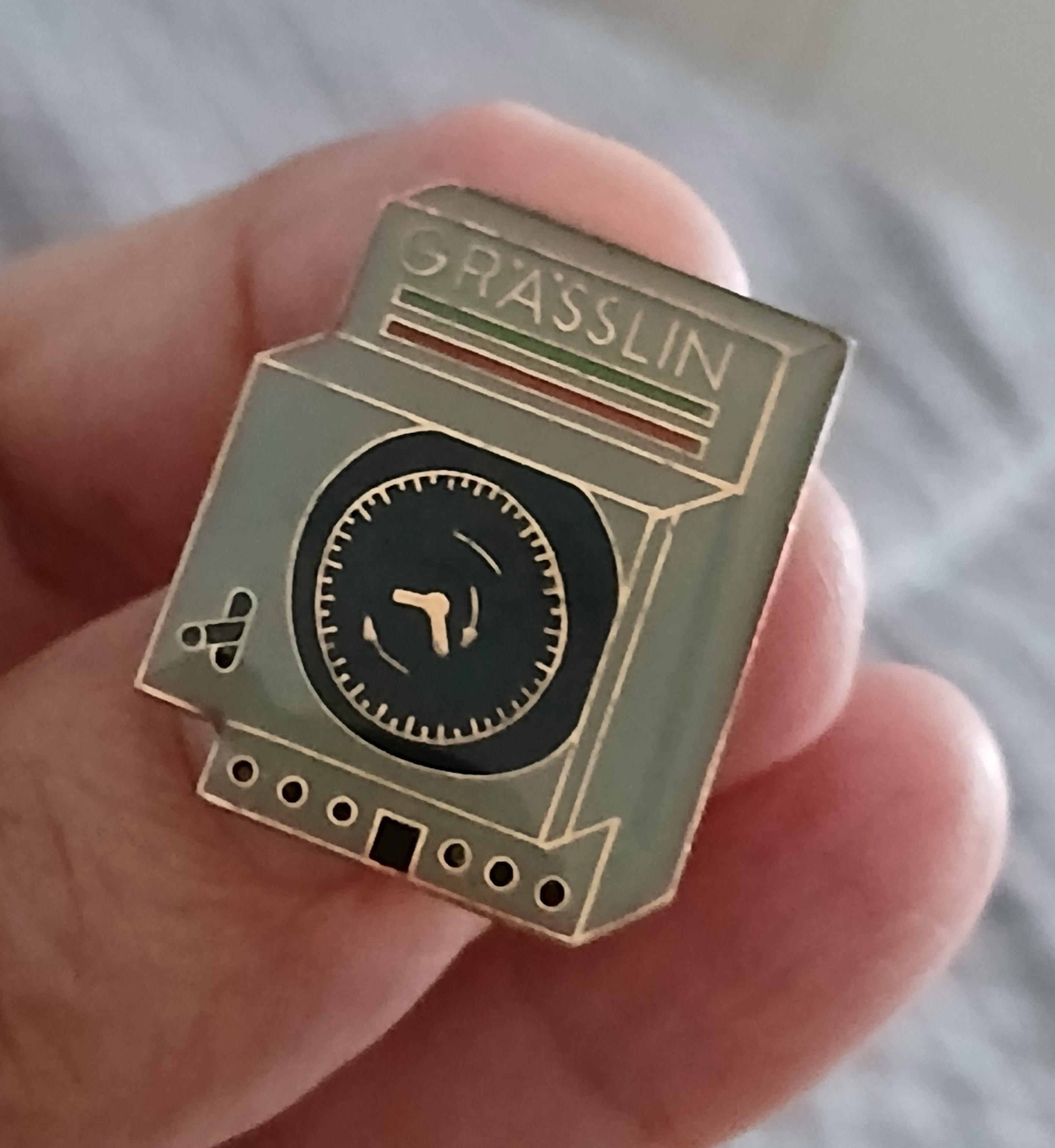 troc de troc n 22 reserver gigi un pins ' grasslin ' image 0