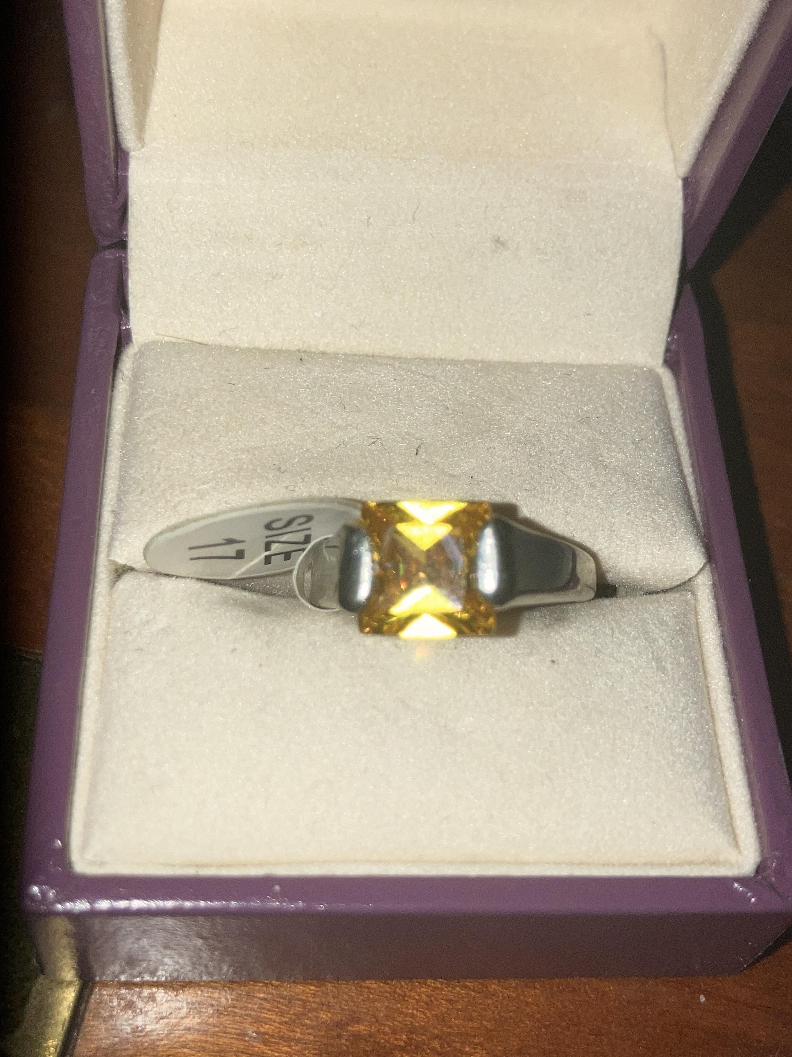 troc de troc bague argentée avec brillant jaune image 0