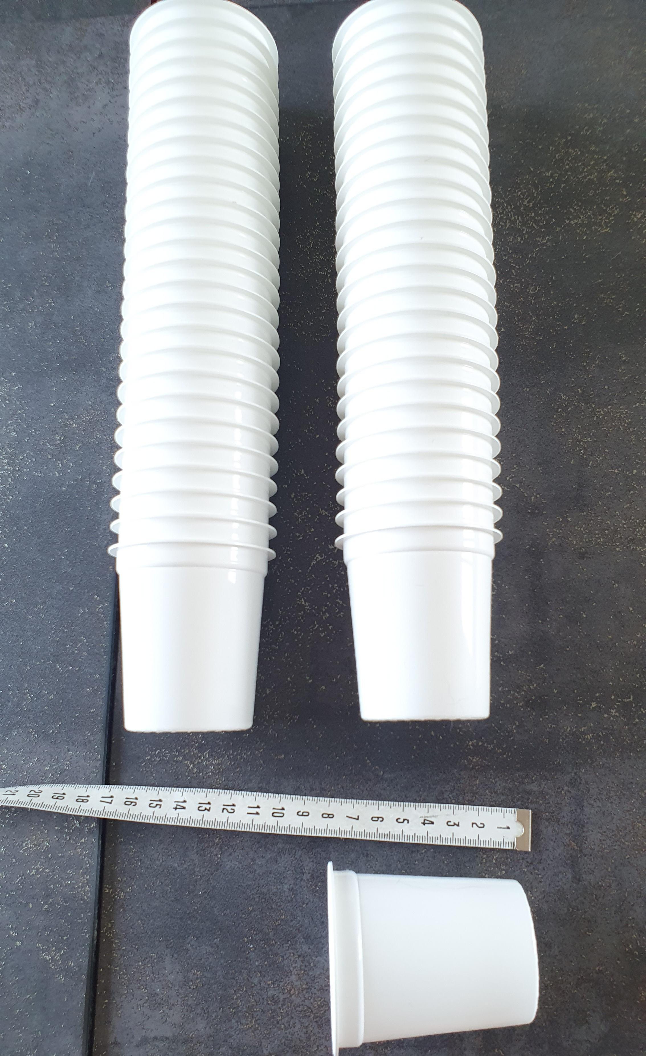 troc de troc 52 gobelets en plastique image 0