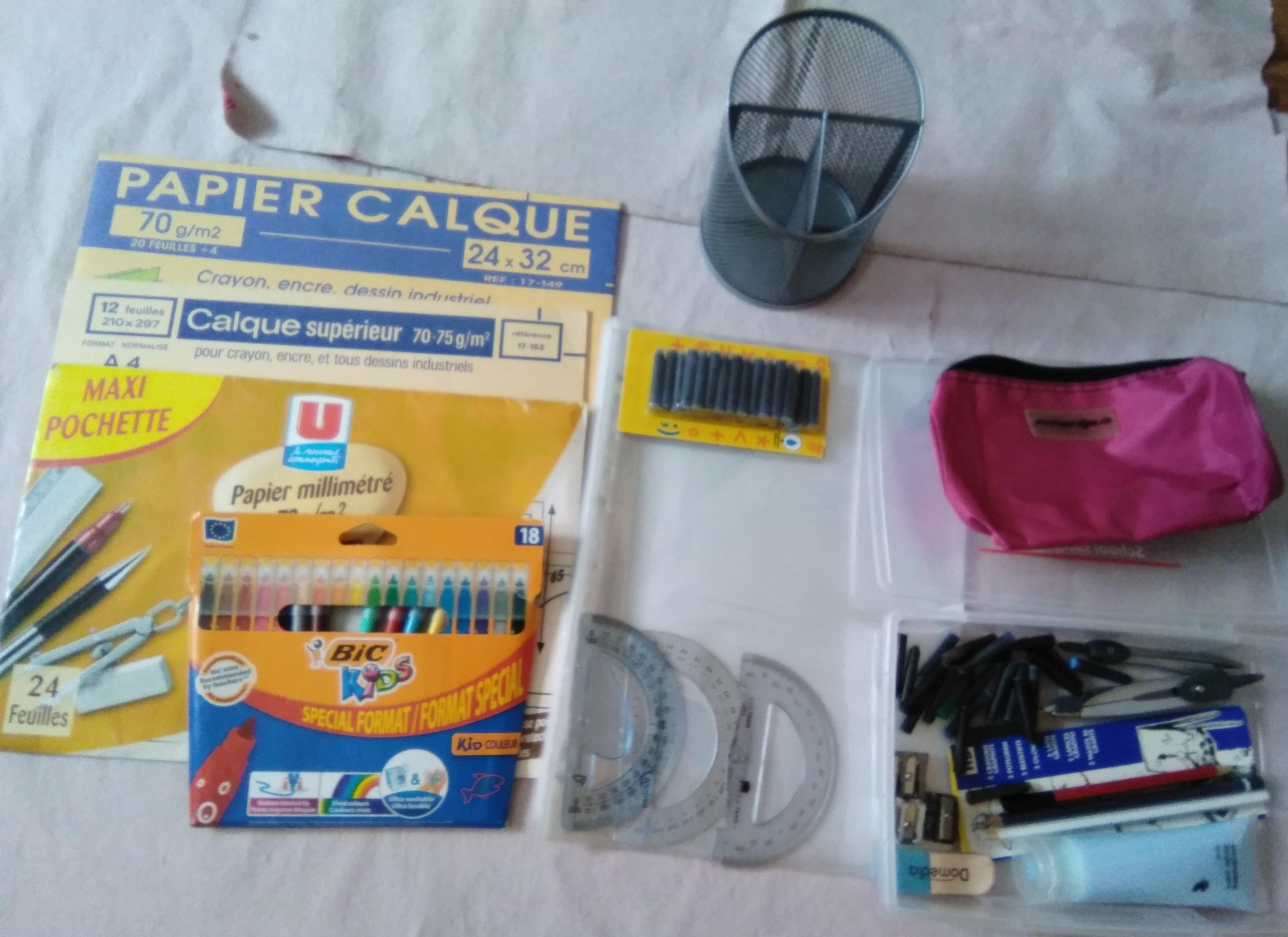 troc de troc lot fournitures scolaires, très bon état image 0