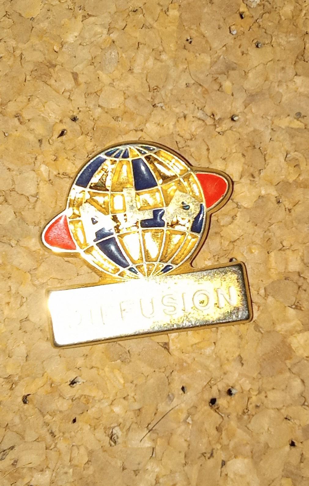 troc de troc pin's sans attache image 0