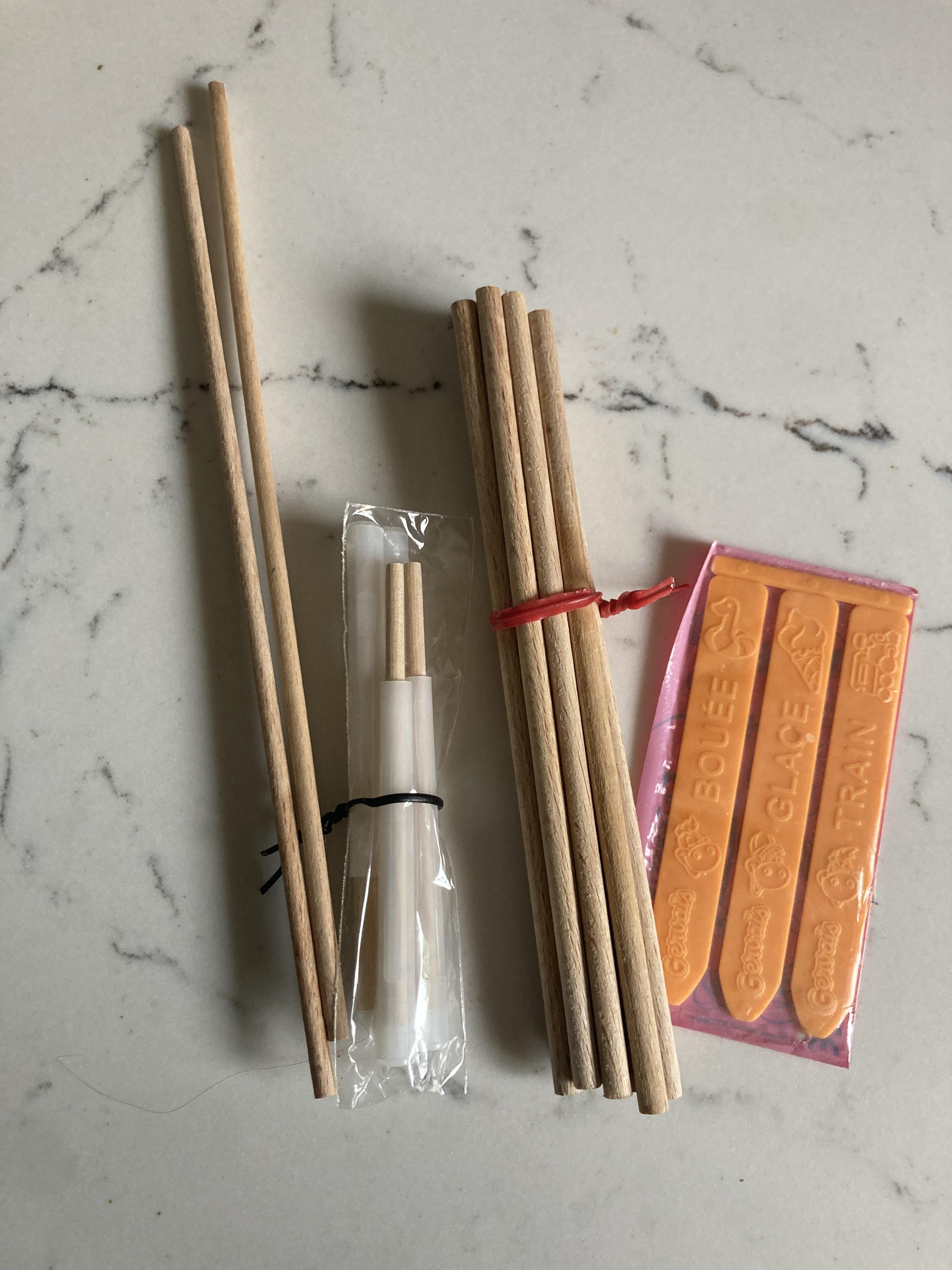 troc de troc divers bâtons bois et plastique neufs image 0