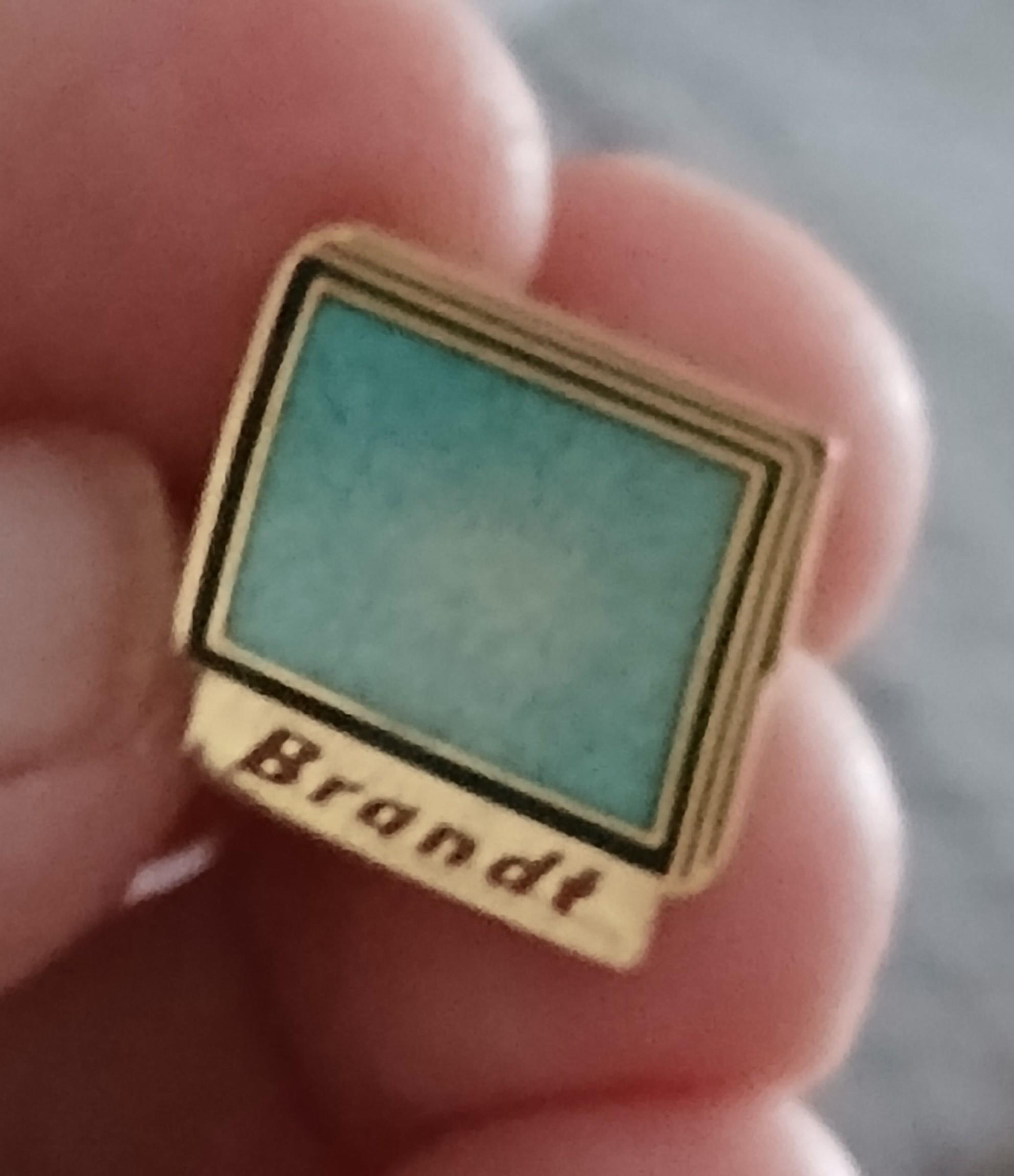 troc de troc n ' 17 reserver gigi un pins ' brandt ' image 1