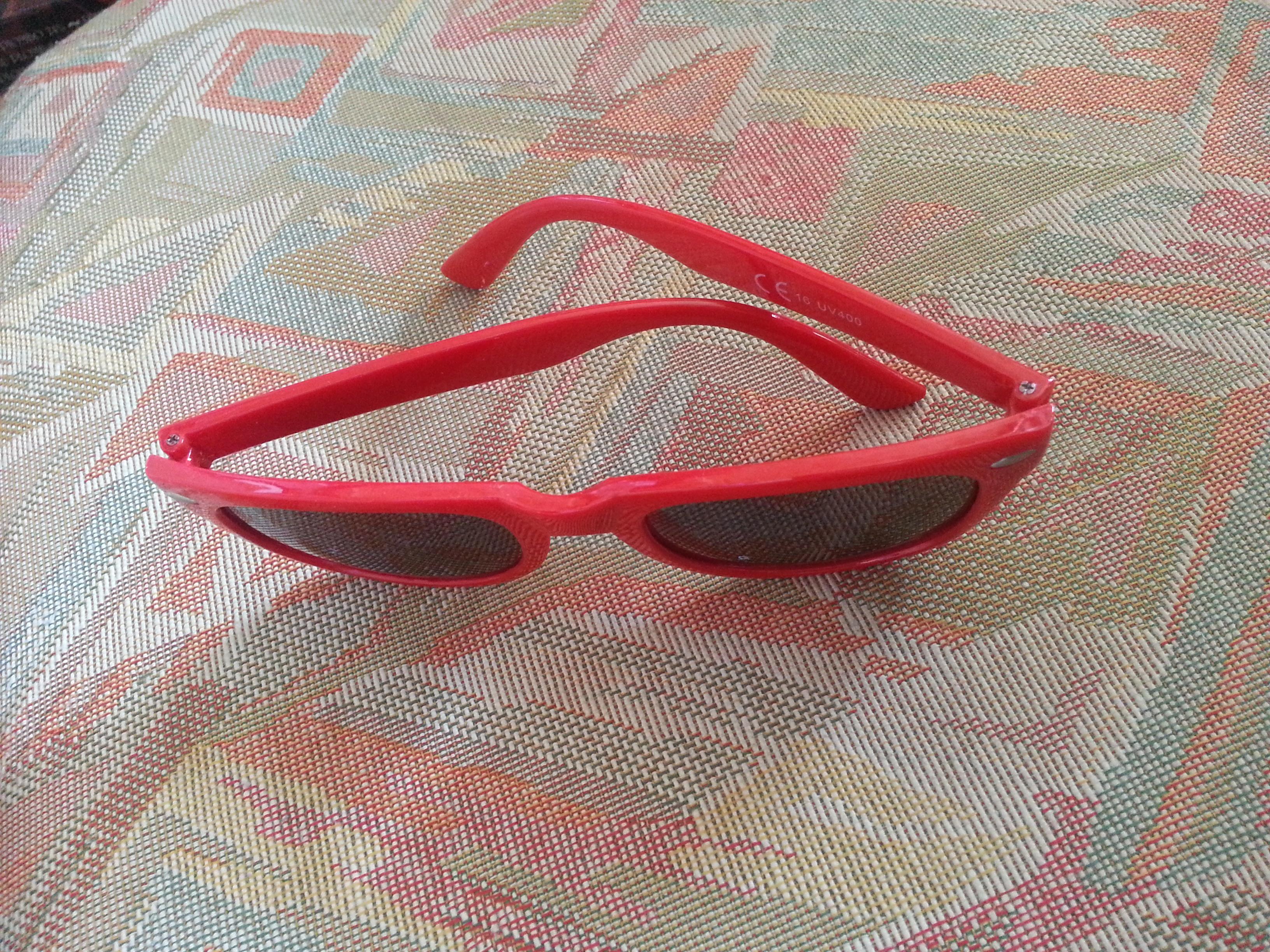 troc de troc lunettes de soleil rouge & noir neuves image 1