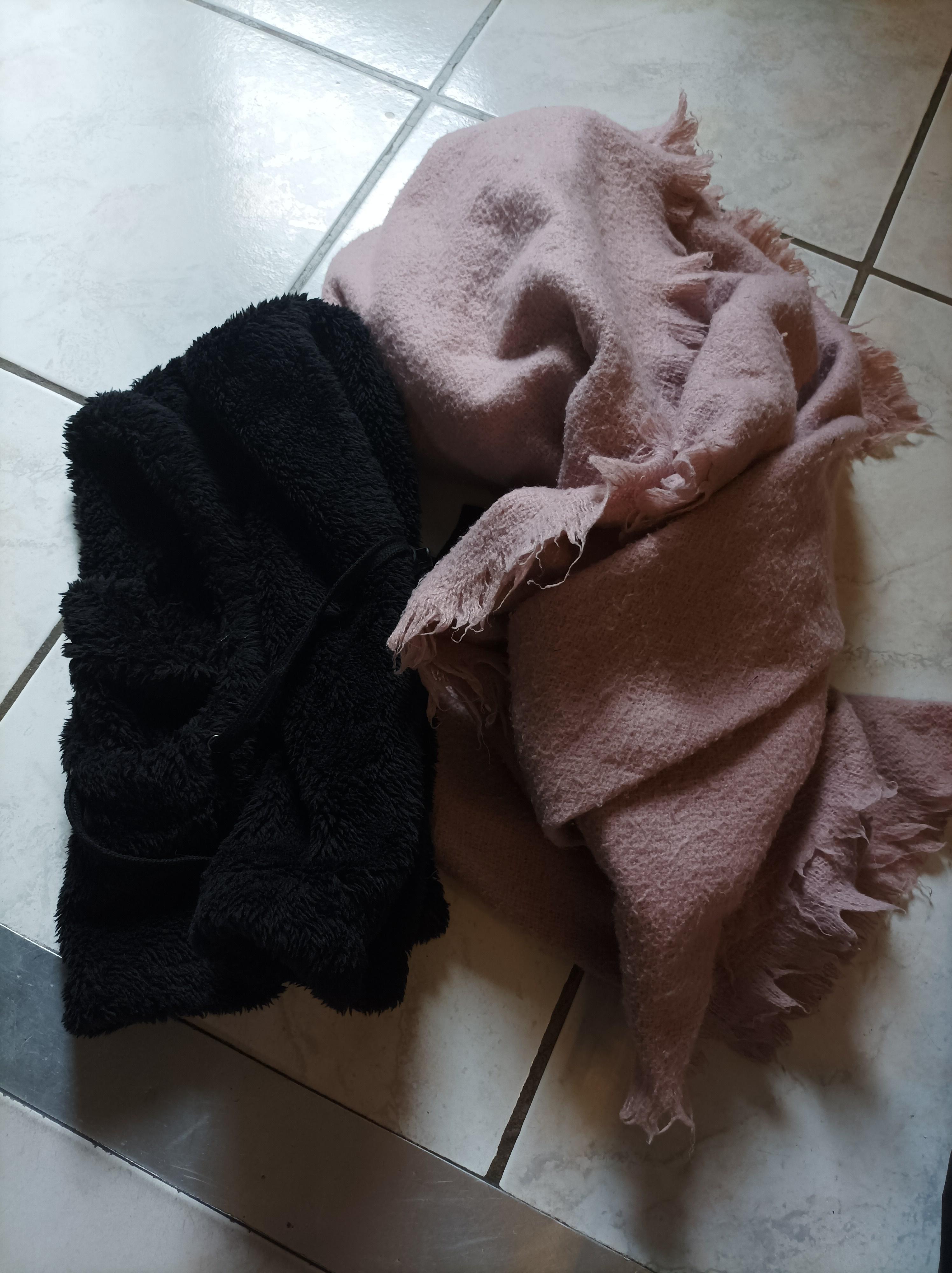 troc de troc Écharpe +cagoule image 0