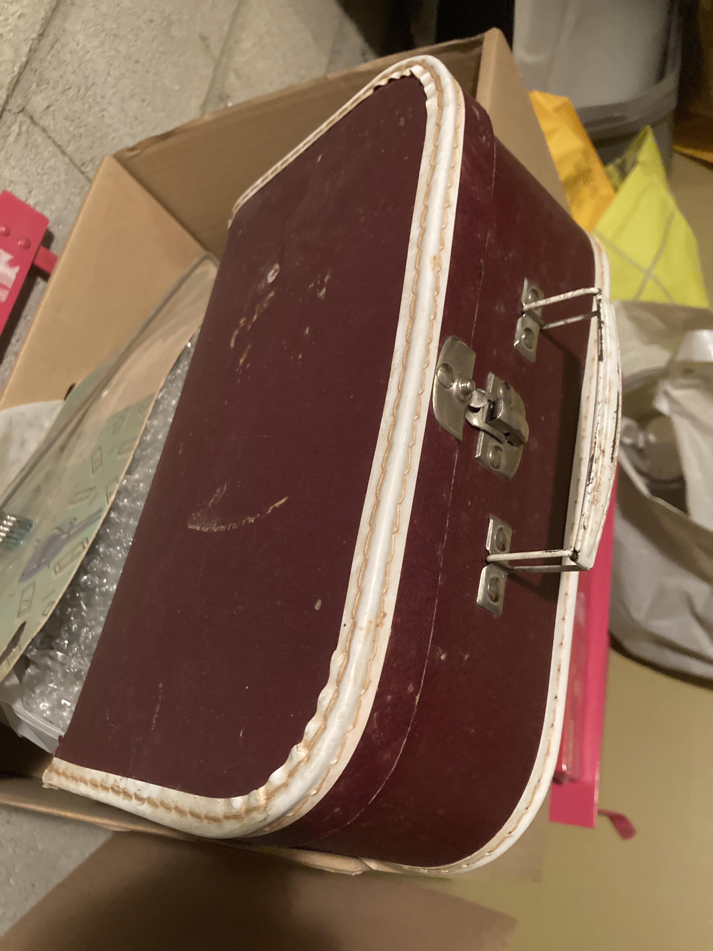 troc de troc petite valise en carton à customiser image 0