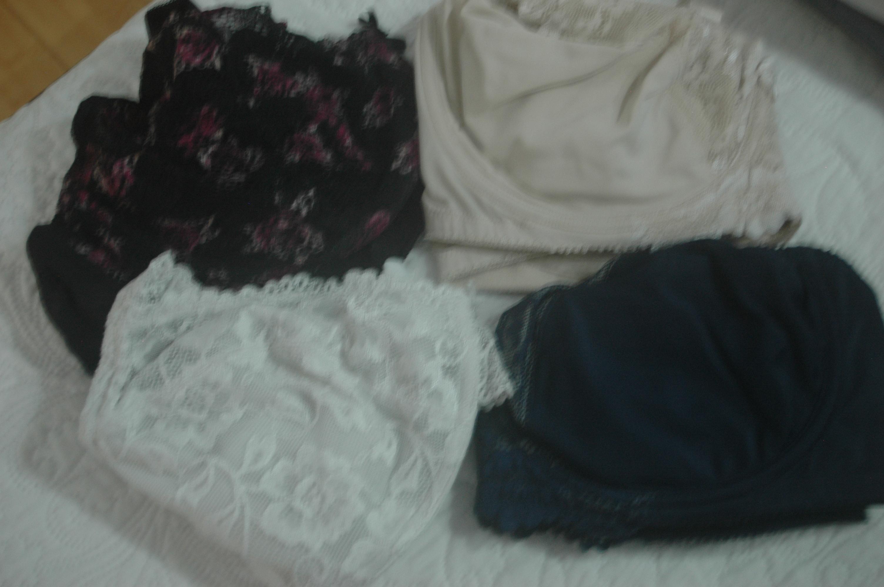 troc de troc lot de 4 jolis soutiens gorge image 0