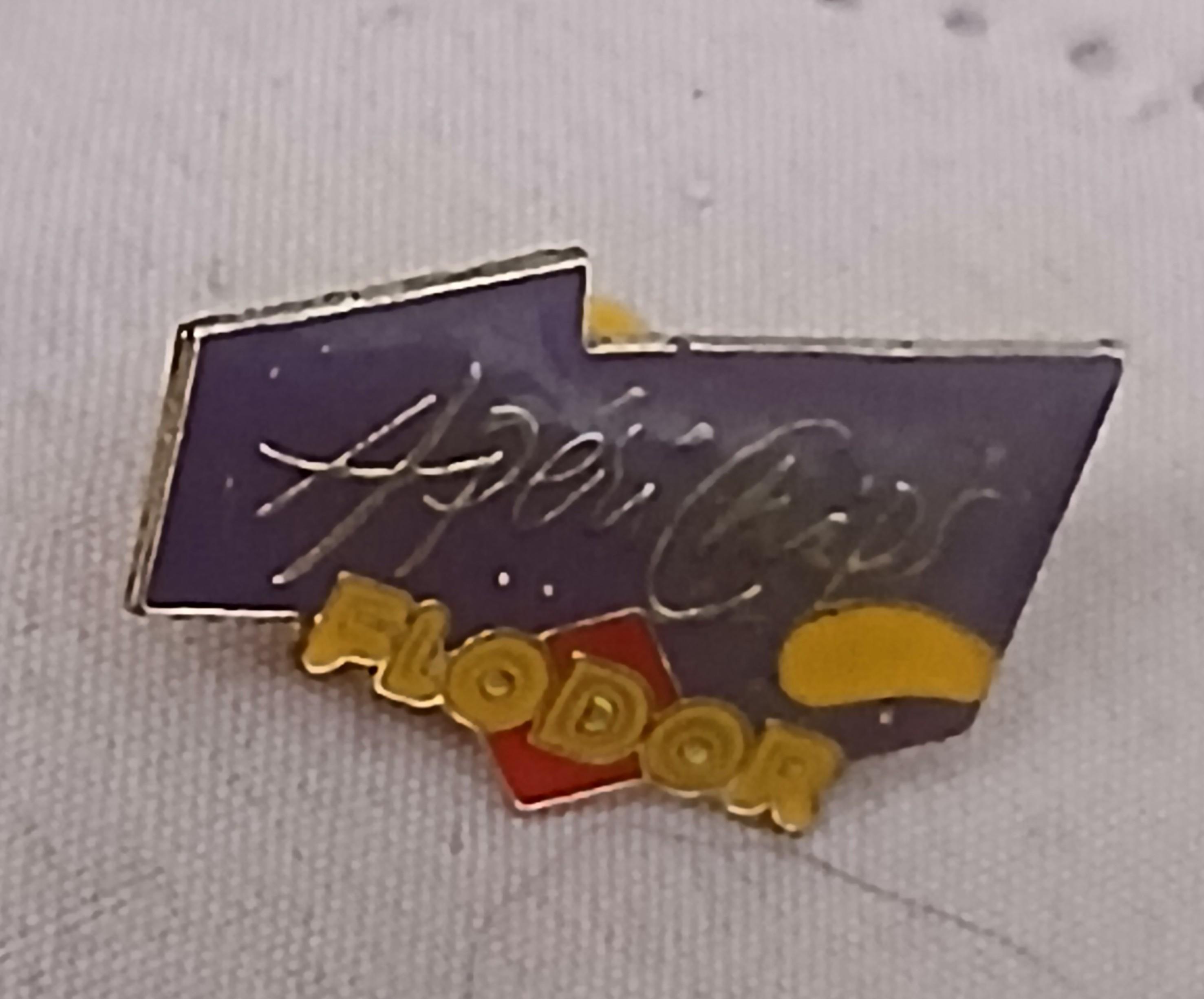 troc de troc reserver stéphanie un pins image 1