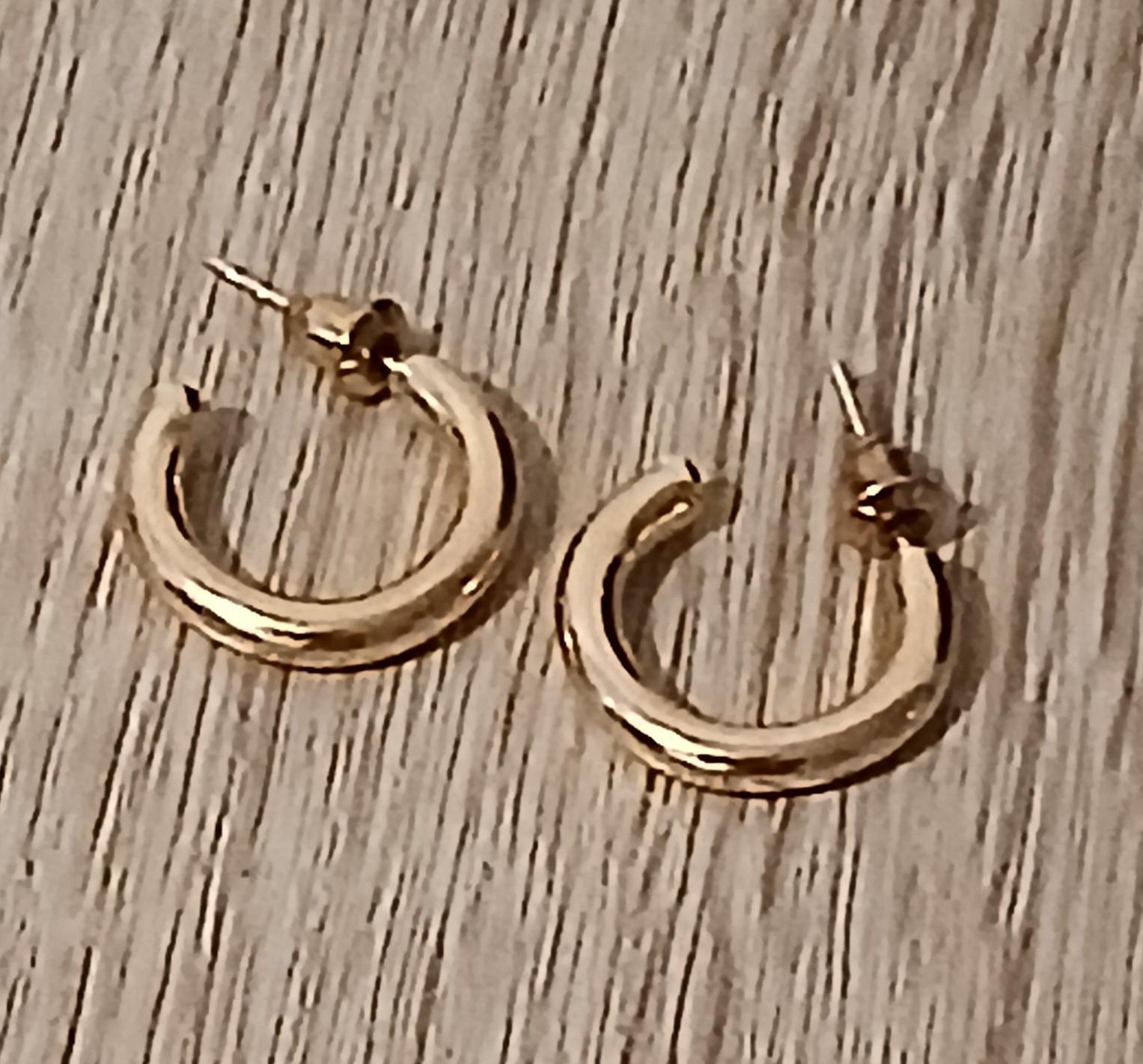 troc de troc reserver troqueuse une paire de boucle d oreille image 0