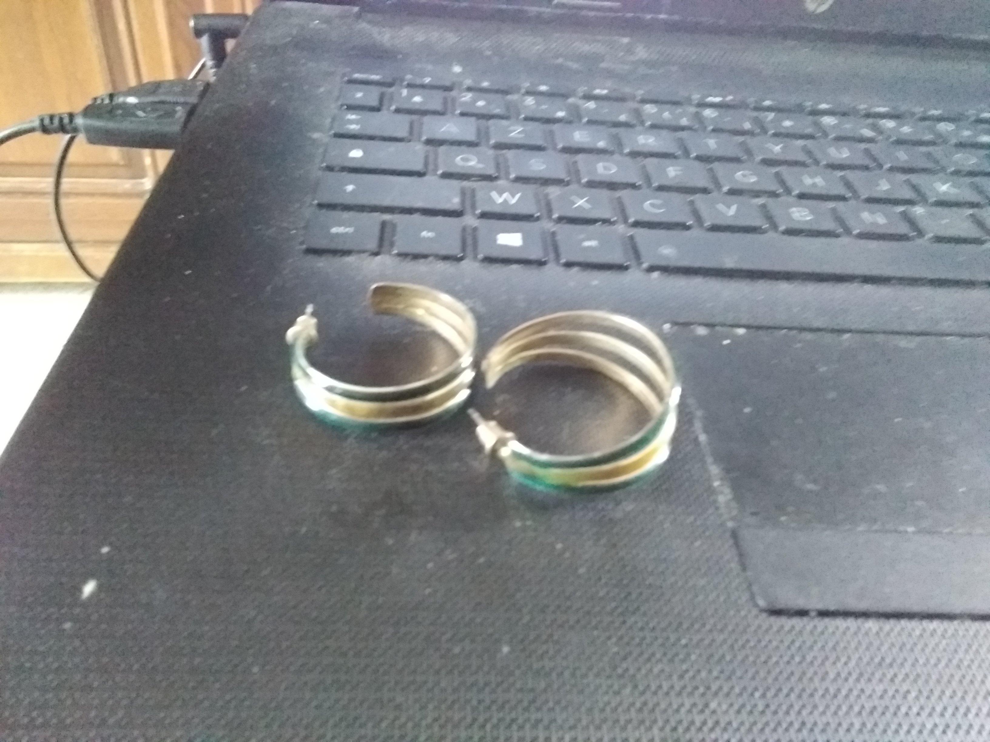 troc de troc boucle d oreille bleu et jaune avec attache image 0