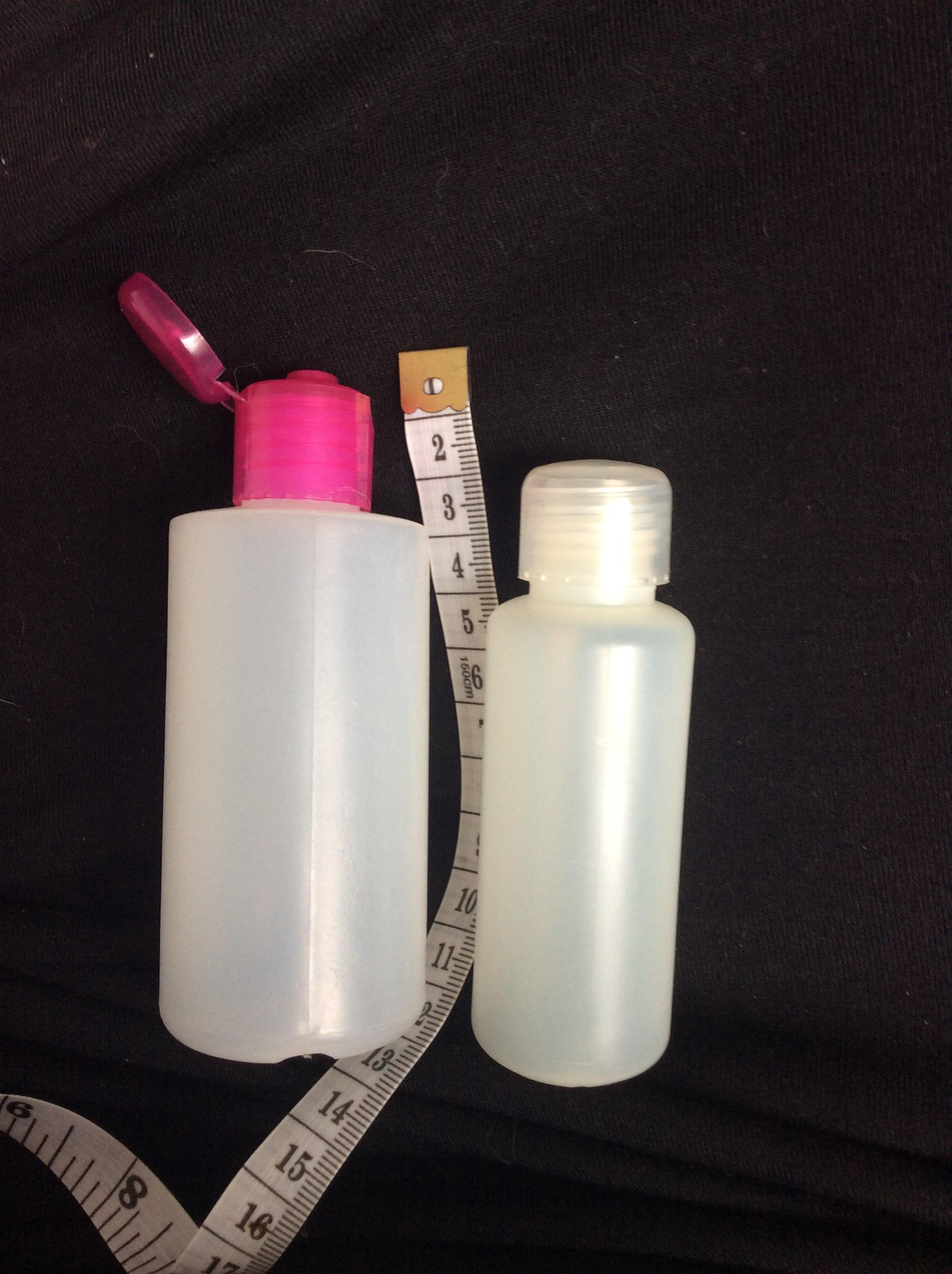 troc de troc deux petites bouteilles vides en plastique pour avion ,w.e.. image 0