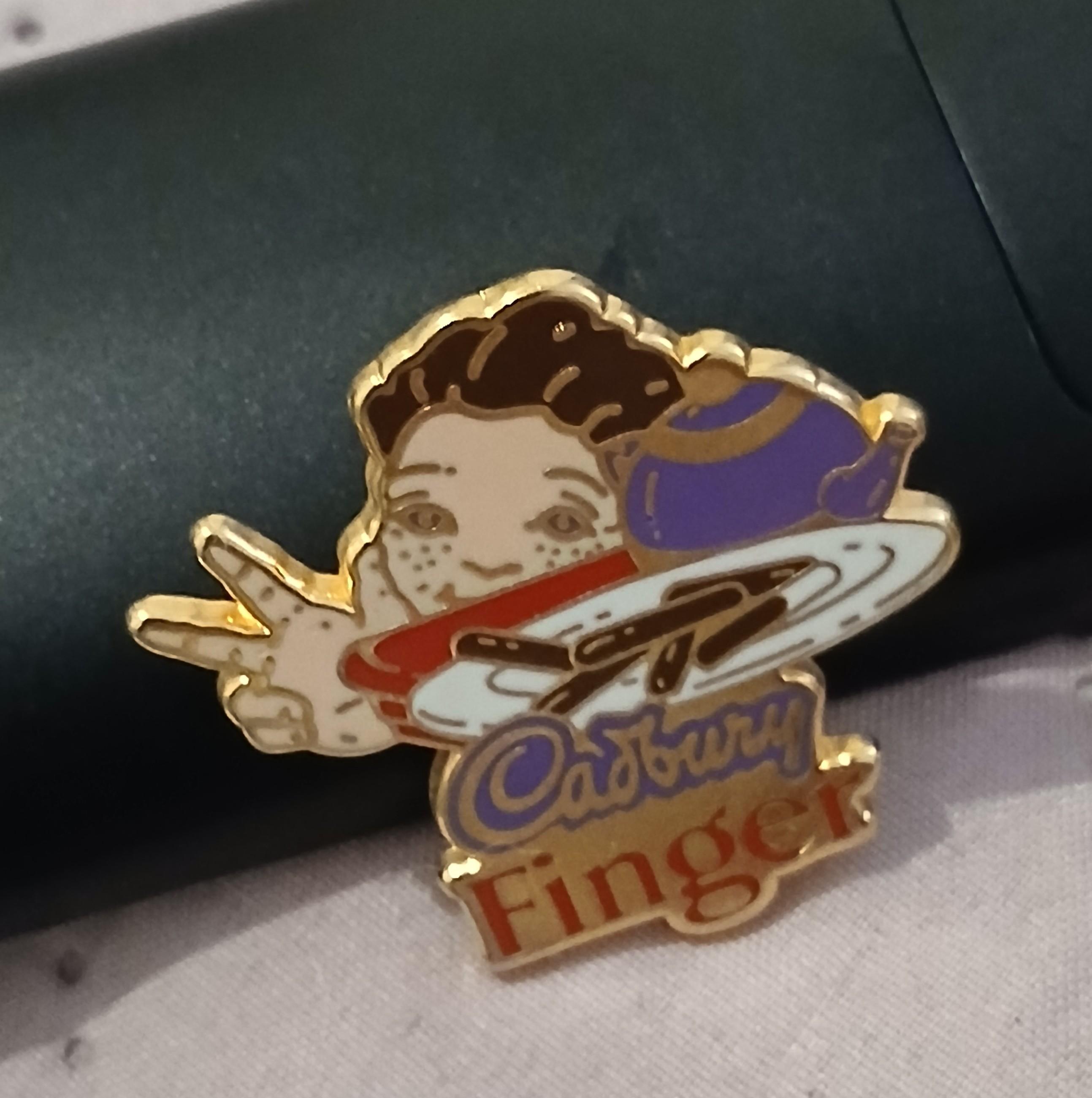 troc de troc pins ' cadbury finger ' image 0