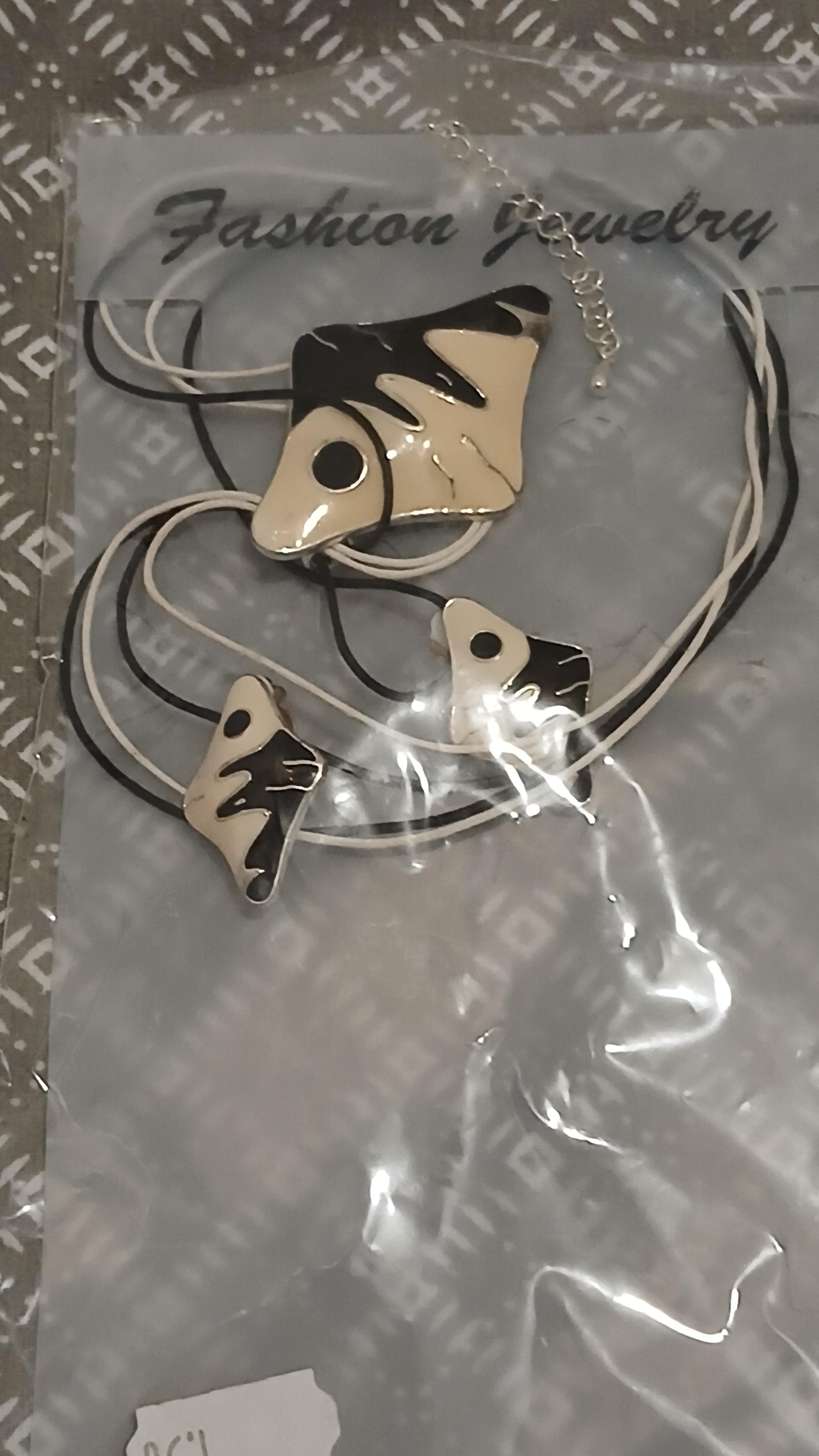 troc de troc reserver divers troc. collier femme image 0