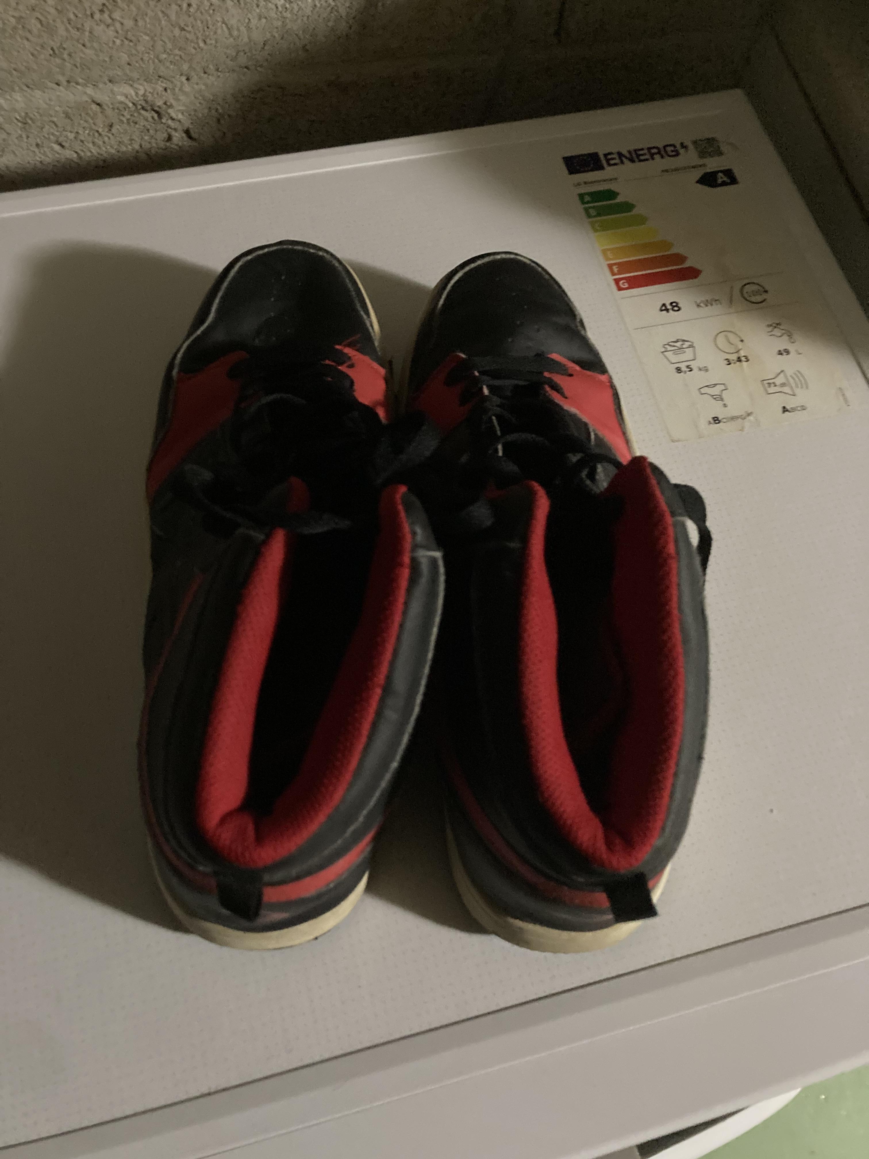 troc de troc paire de basket noir et rouge pointure 42 image 1