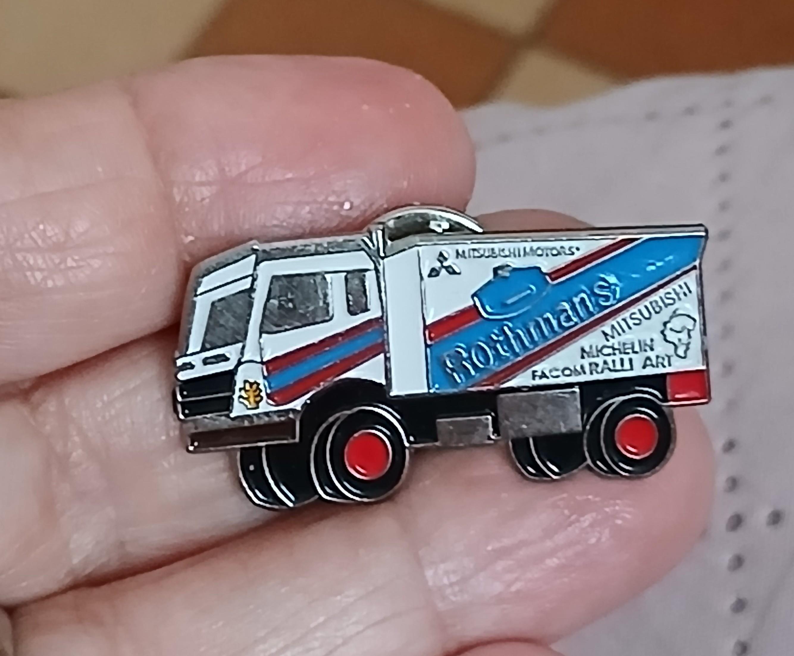 troc de troc reserver. pins ' rothmans ' image 0