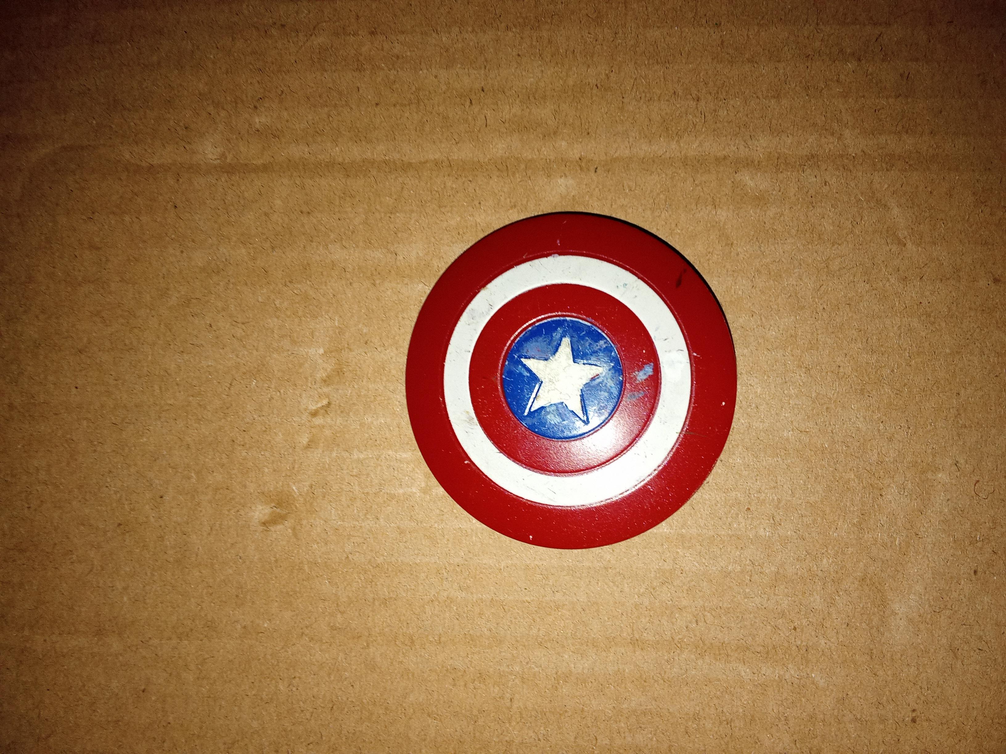 troc de troc figurine captain america avec son bouclier réserver ginko image 1
