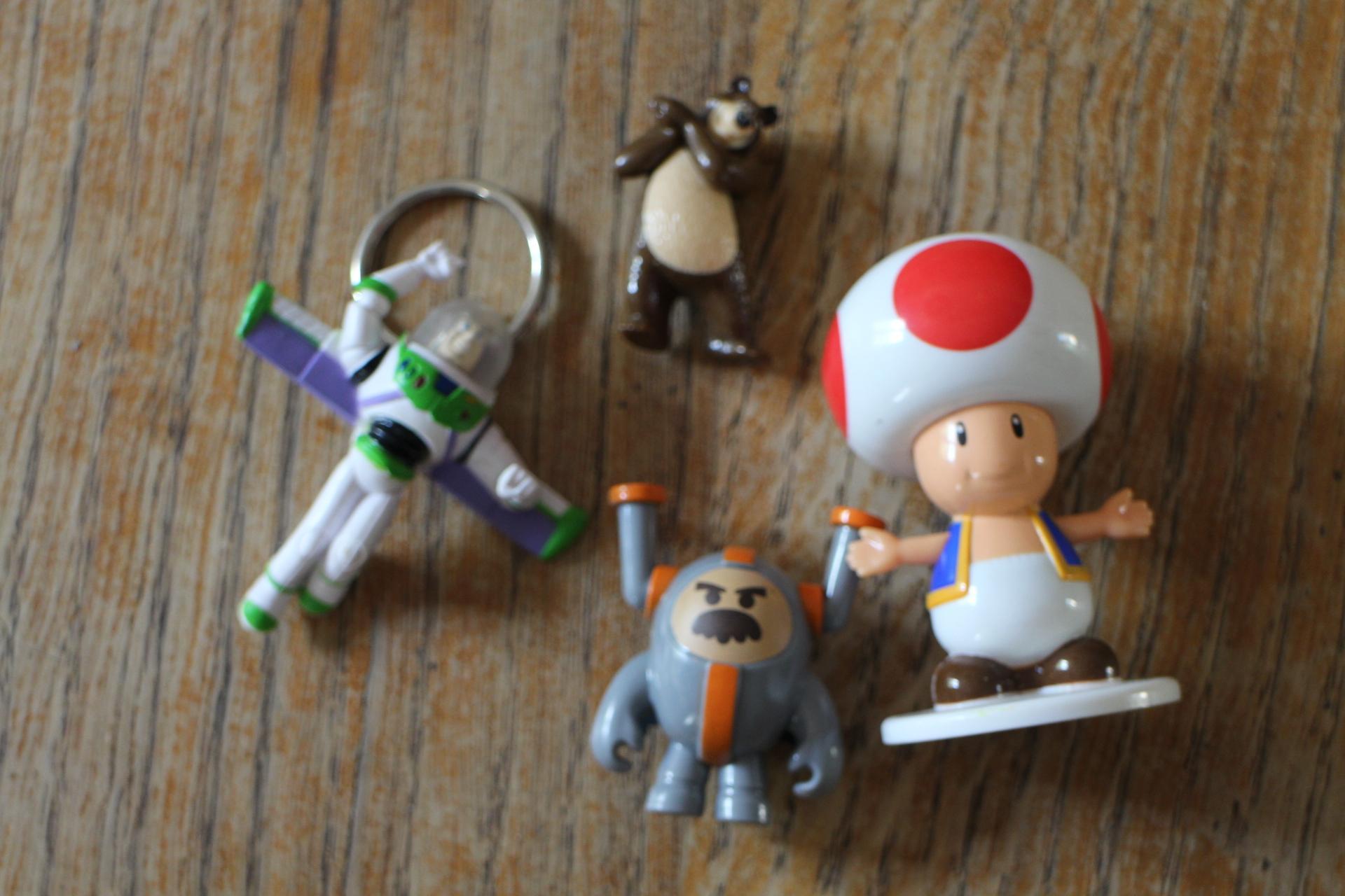 troc de troc 4 jouets. image 1