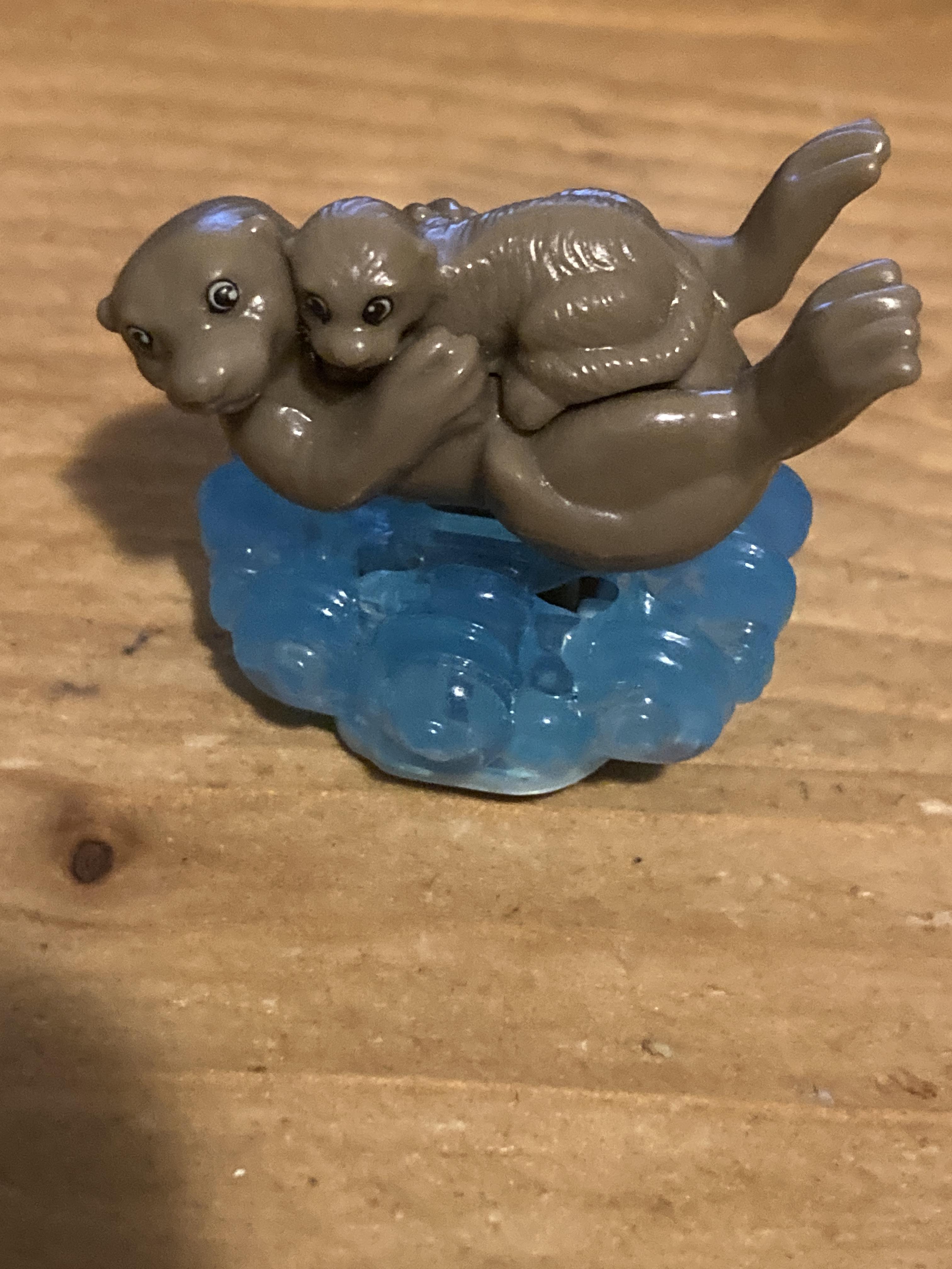 troc de troc jouet kinder surprise loutre de mer et son bébé image 0