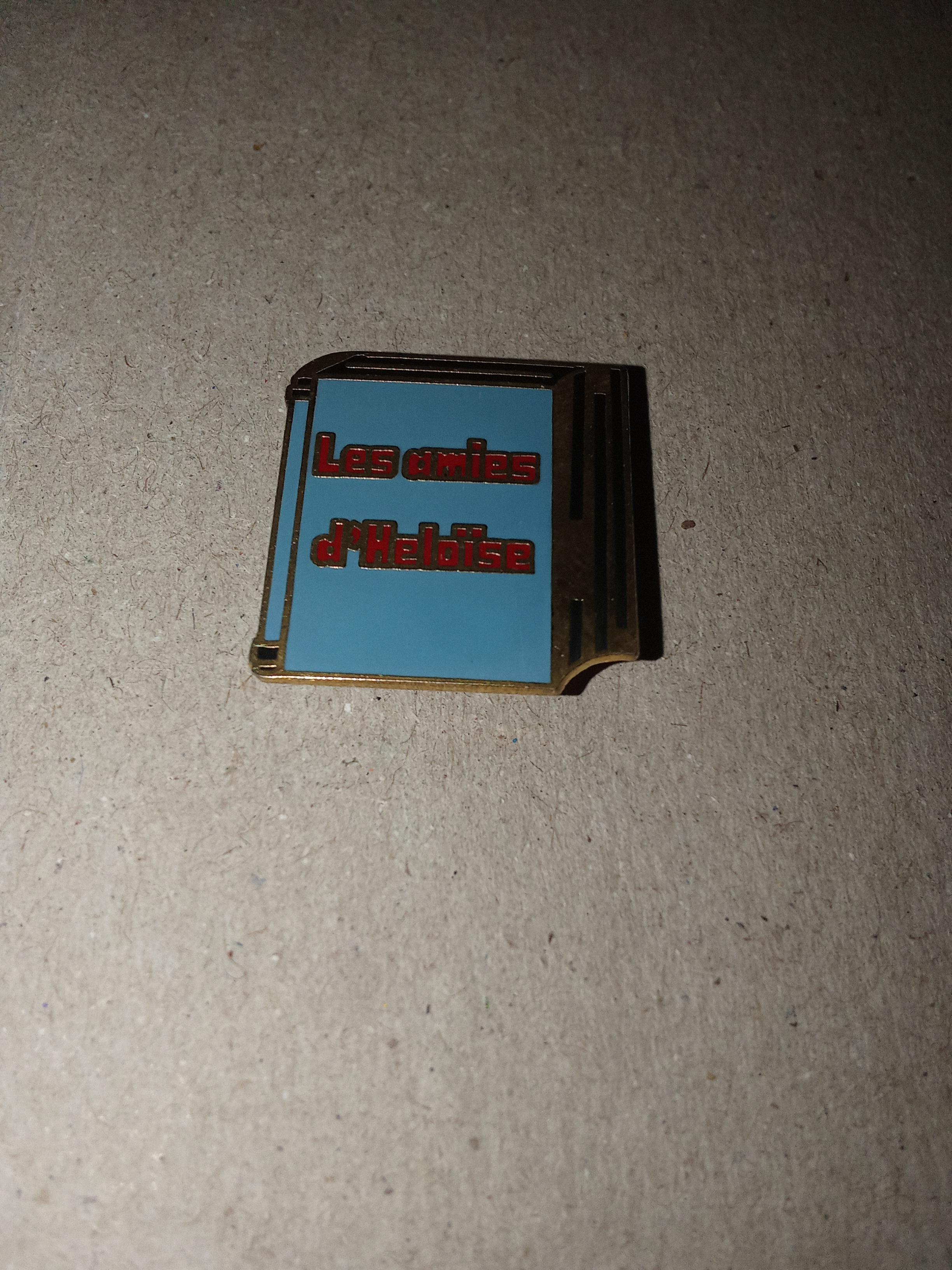 troc de troc pin's avec attache image 0