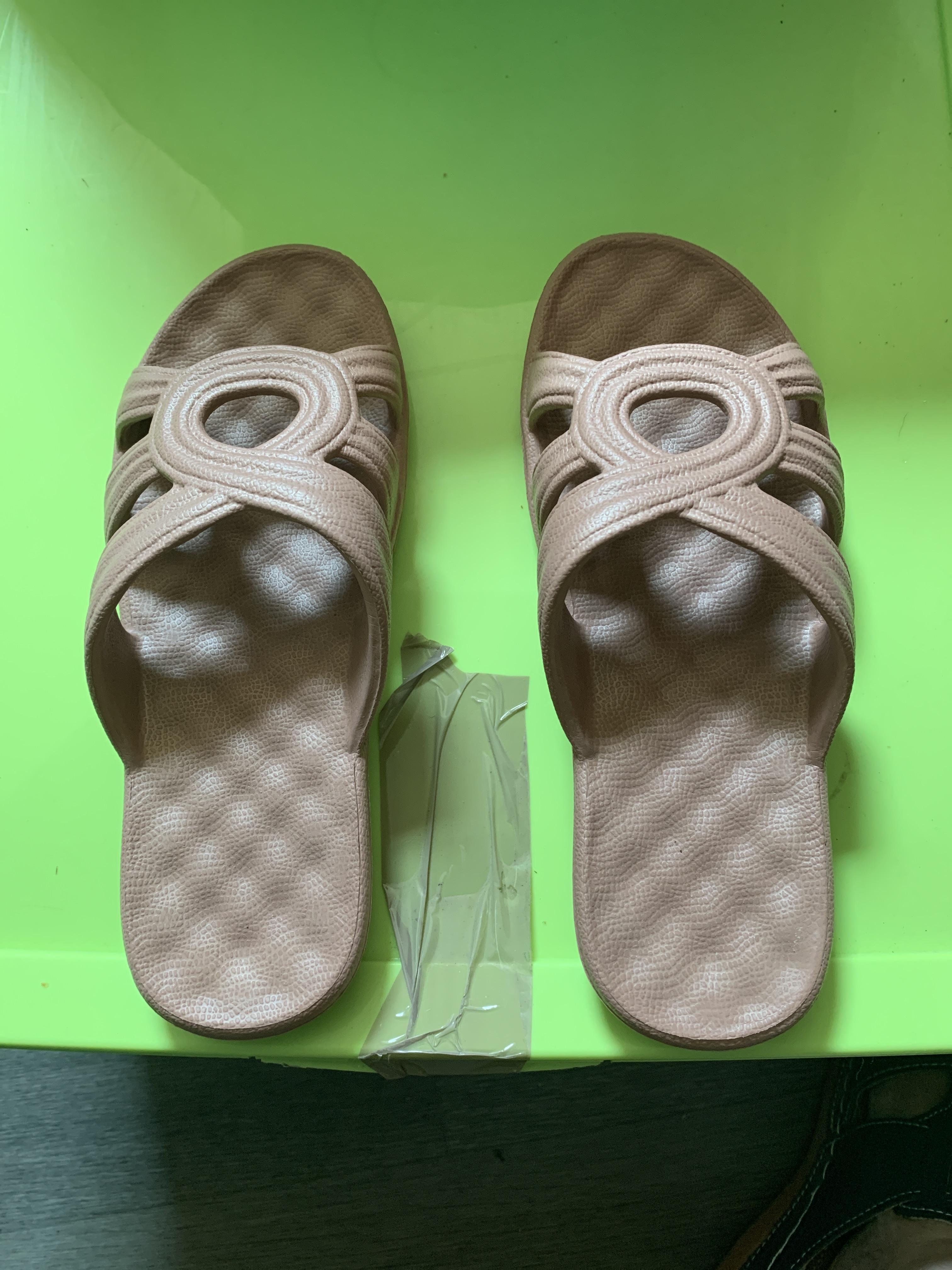 troc de troc claquettes plastique, taille 36 neuve image 0