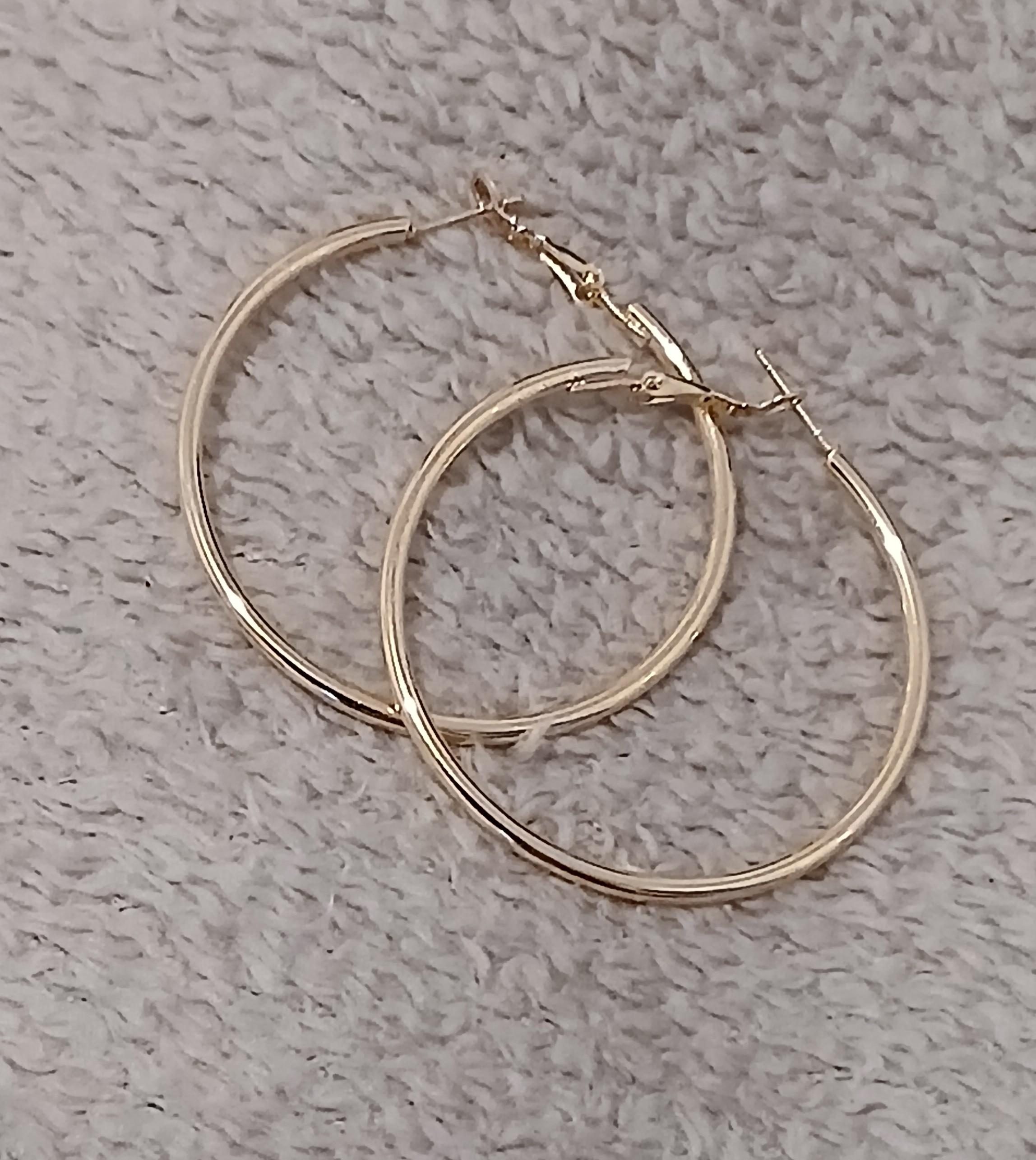 troc de troc une paire de boucle d oreille image 0